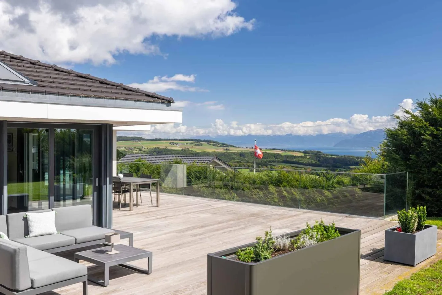 Villa moderna con vista sul Lago di Ginevra e sulle Alpi - Foto 3 di 9