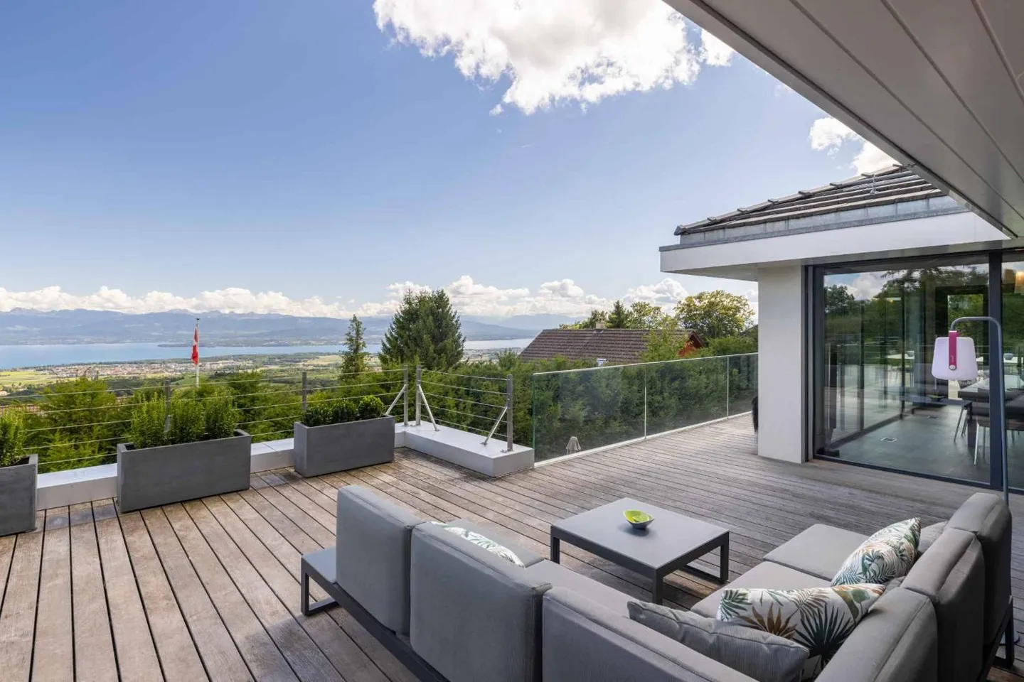 Villa moderna con vista sul Lago di Ginevra e sulle Alpi - Foto 4 di 9