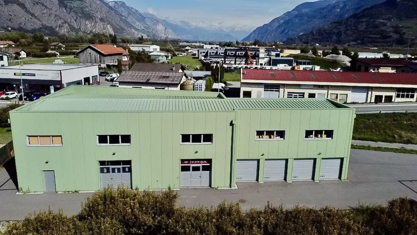 Capannone in vendita a Fully, ideale per artigiani e PMI - Foto 1 di 5