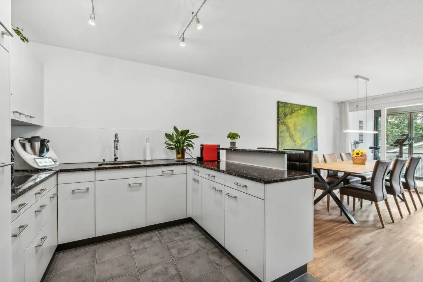 Attic Maisonette with a View - Photo 4 of 14