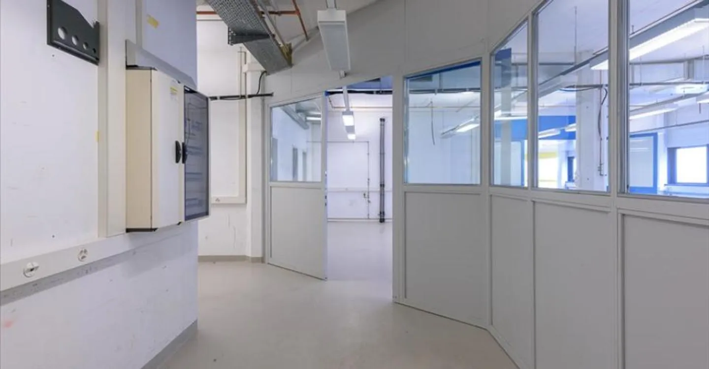 Sehr angenehmes Büro in Avouillons - Foto 5 von 6