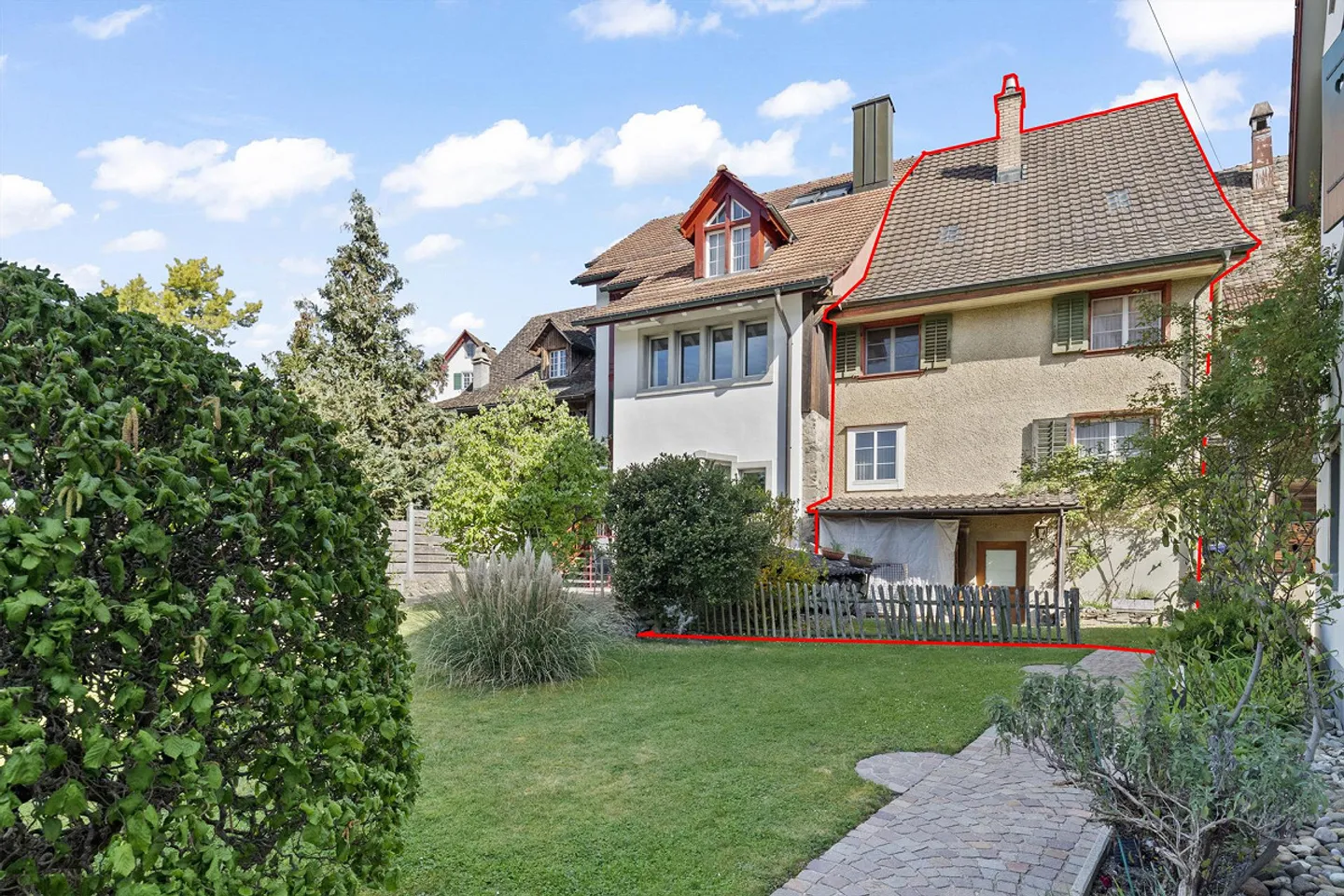 Casa angolare con un enorme potenziale! - Foto 1 di 18