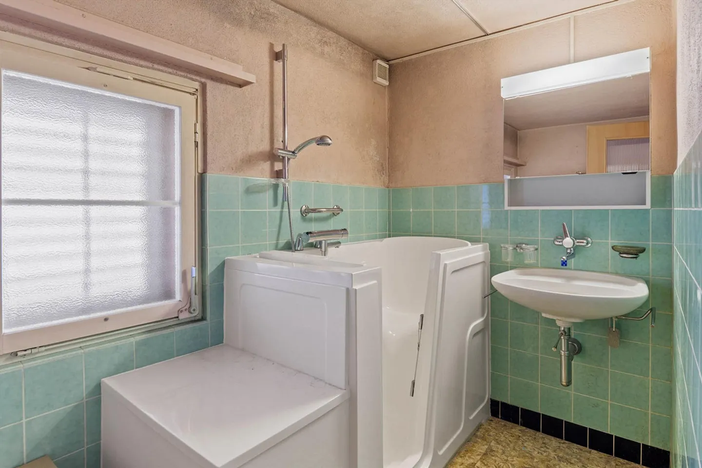 Casa angolare con un enorme potenziale! - Foto 7 di 18