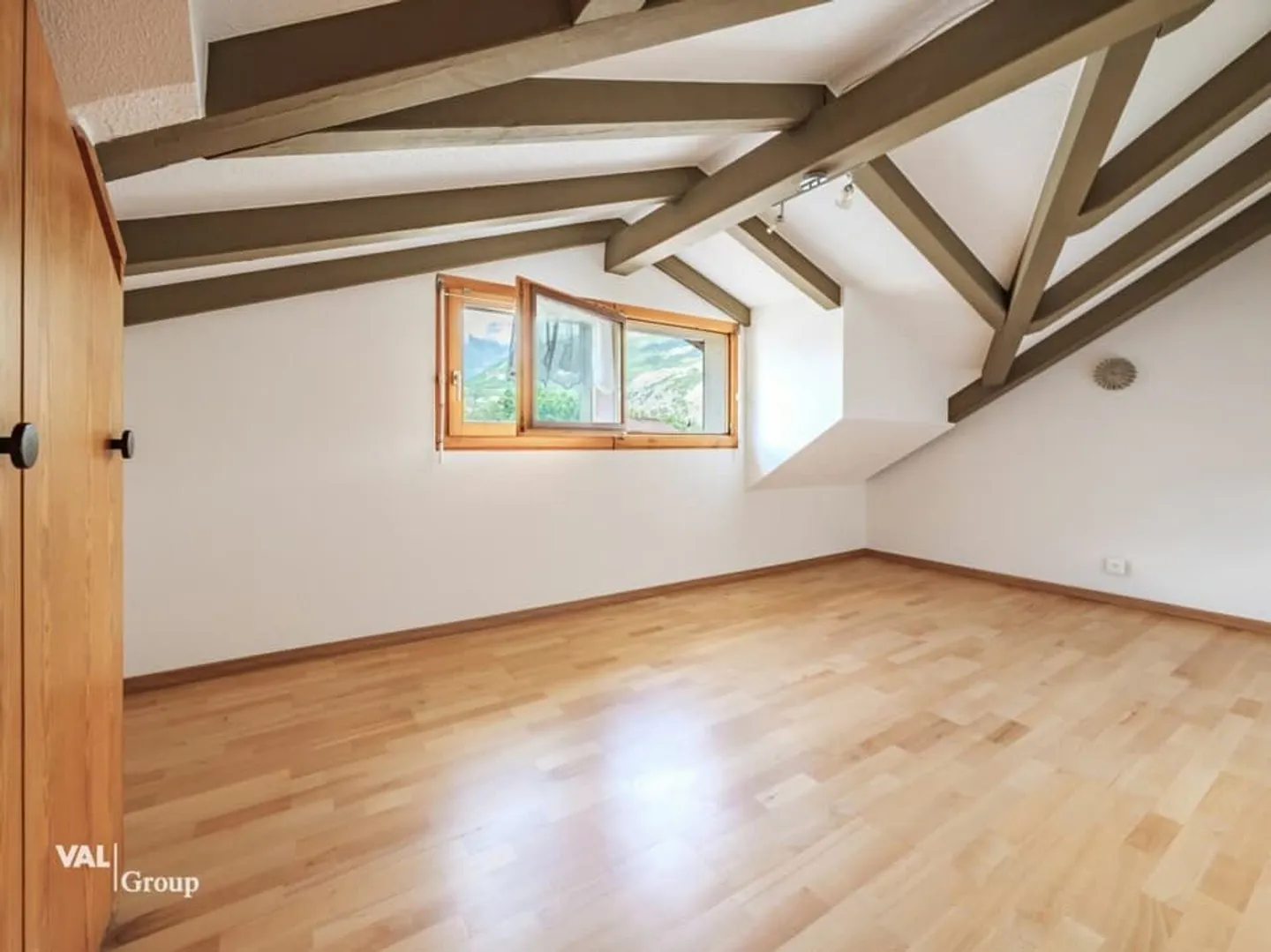 Tradition Meets Future: Residential and Commercial Property with Versatile Potential - Photo 6 of 13