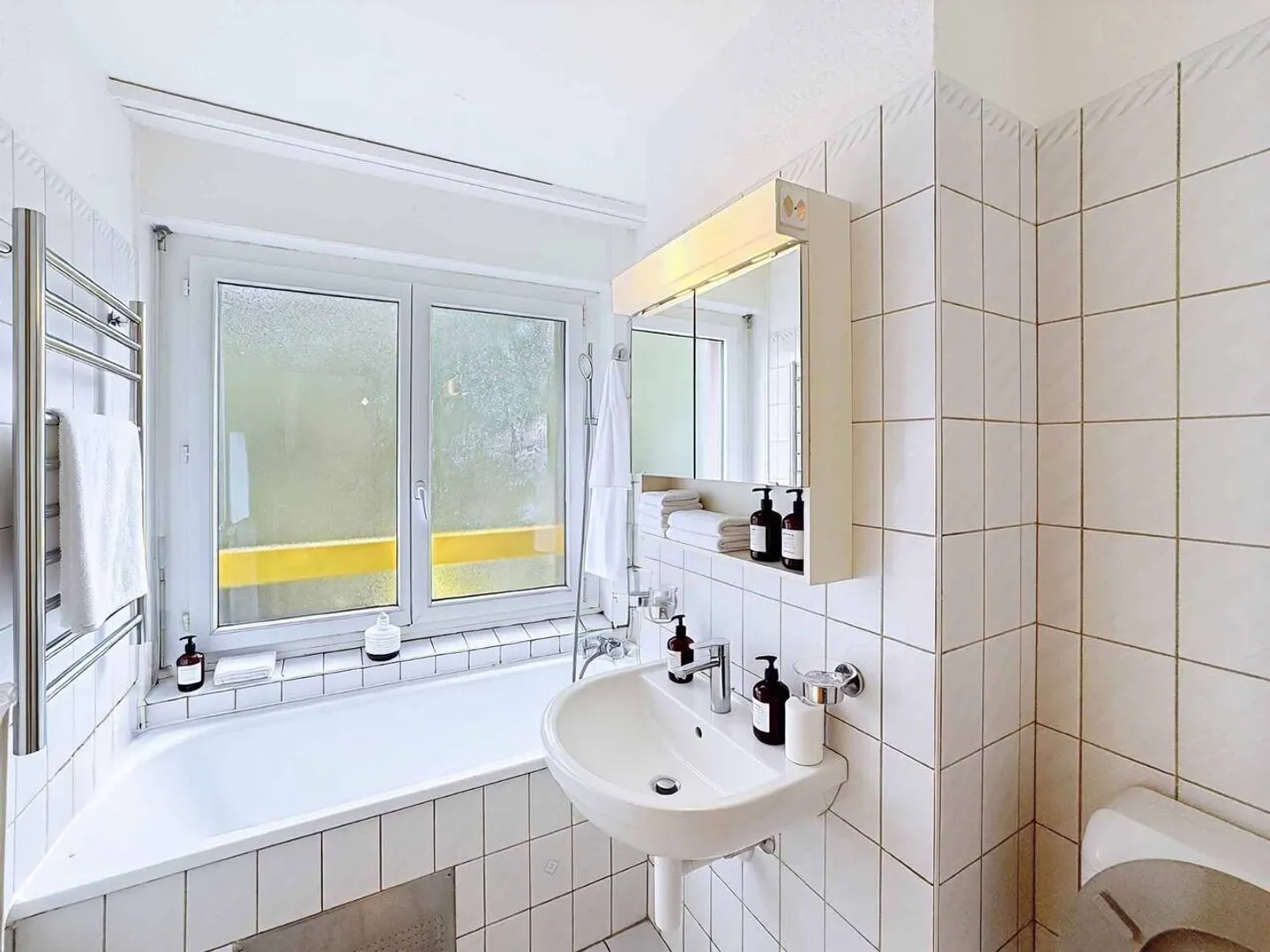 Ampio appartamento di 3,5 stanze su un livello di 79 m2 + grande balcone - Foto 7 di 9