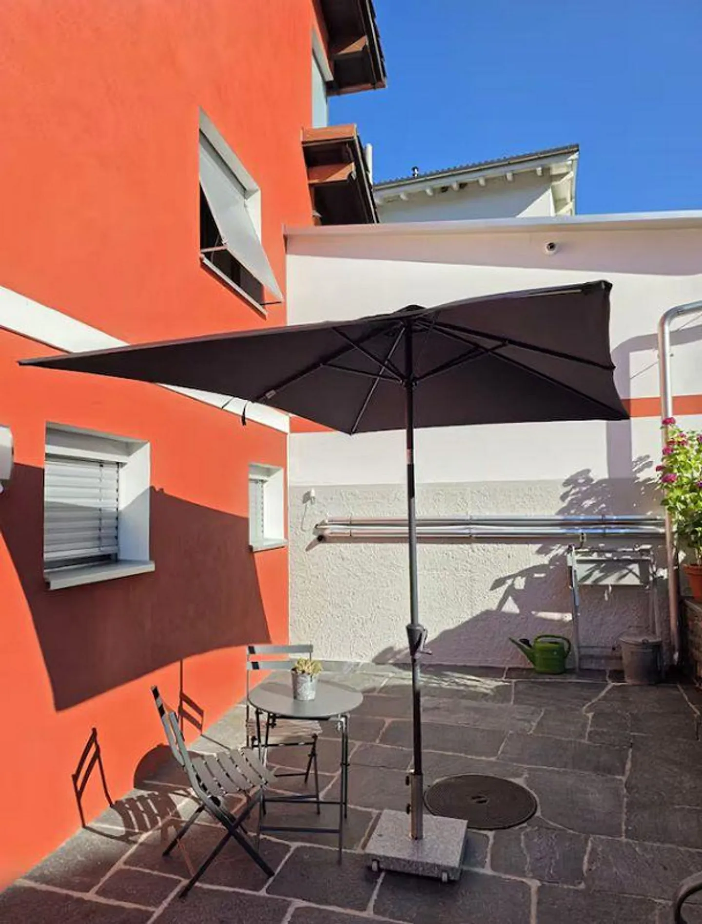 Appartement deux pièces rénové avec terrasse et entrée indépendante à Losone, idéal pour des séjours de courte à moyenne durée à Losone - Photo 18 sur 20