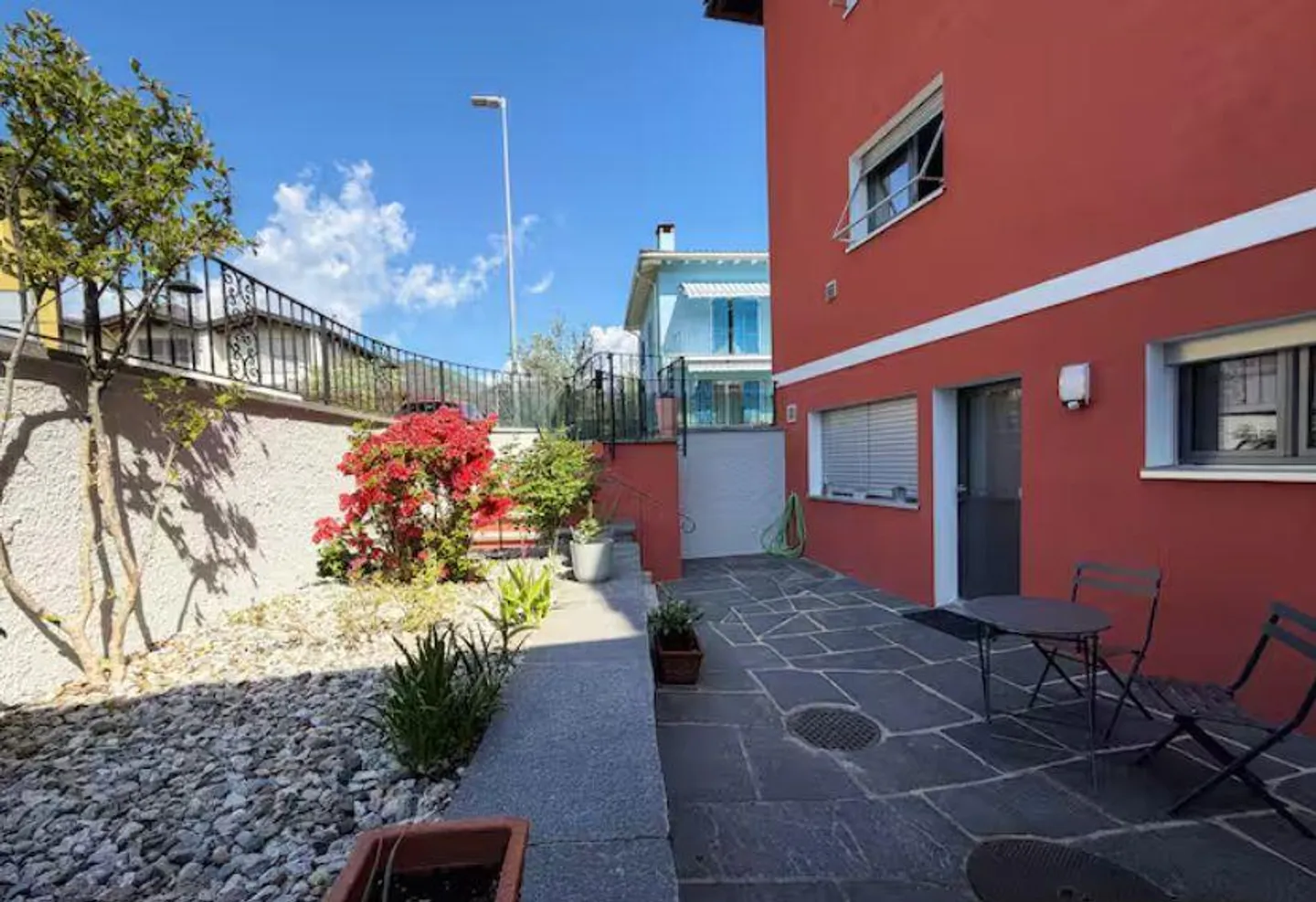 Appartement deux pièces rénové avec terrasse et entrée indépendante à Losone, idéal pour des séjours de courte à moyenne durée à Losone - Photo 19 sur 20