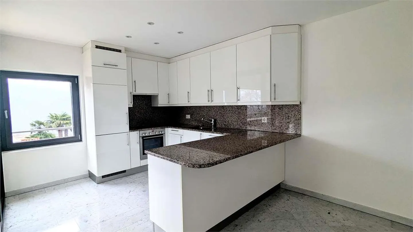 Collina D'oro, bon appartement de 3,5 pièces avec terrasse couverte - Photo 3 sur 12