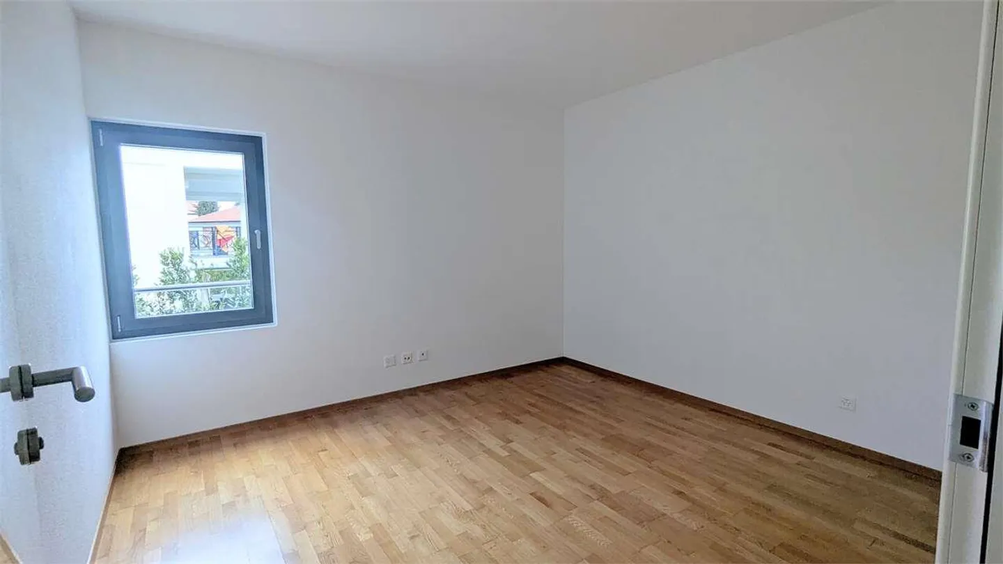 Collina D'oro, bon appartement de 3,5 pièces avec terrasse couverte - Photo 7 sur 12