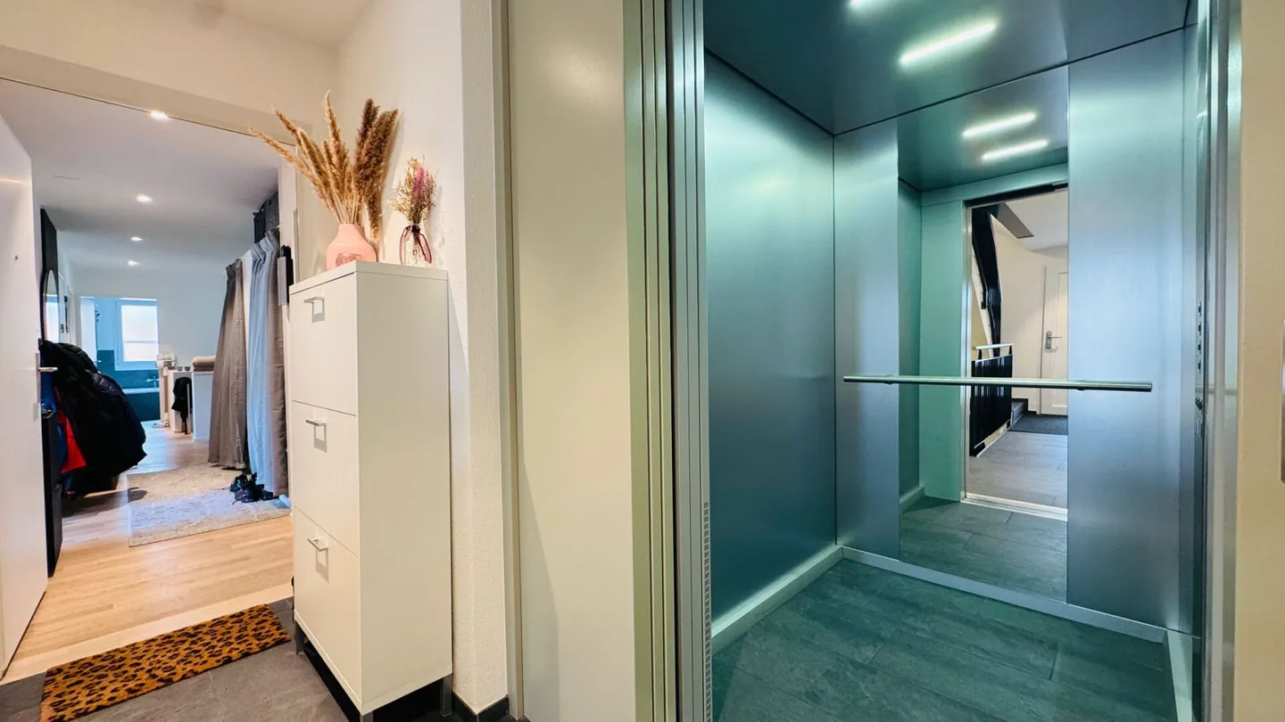 Family Dream with Garden: Bright 6.5-Room Apartment with Loggia and Garage - Photo 13 of 15