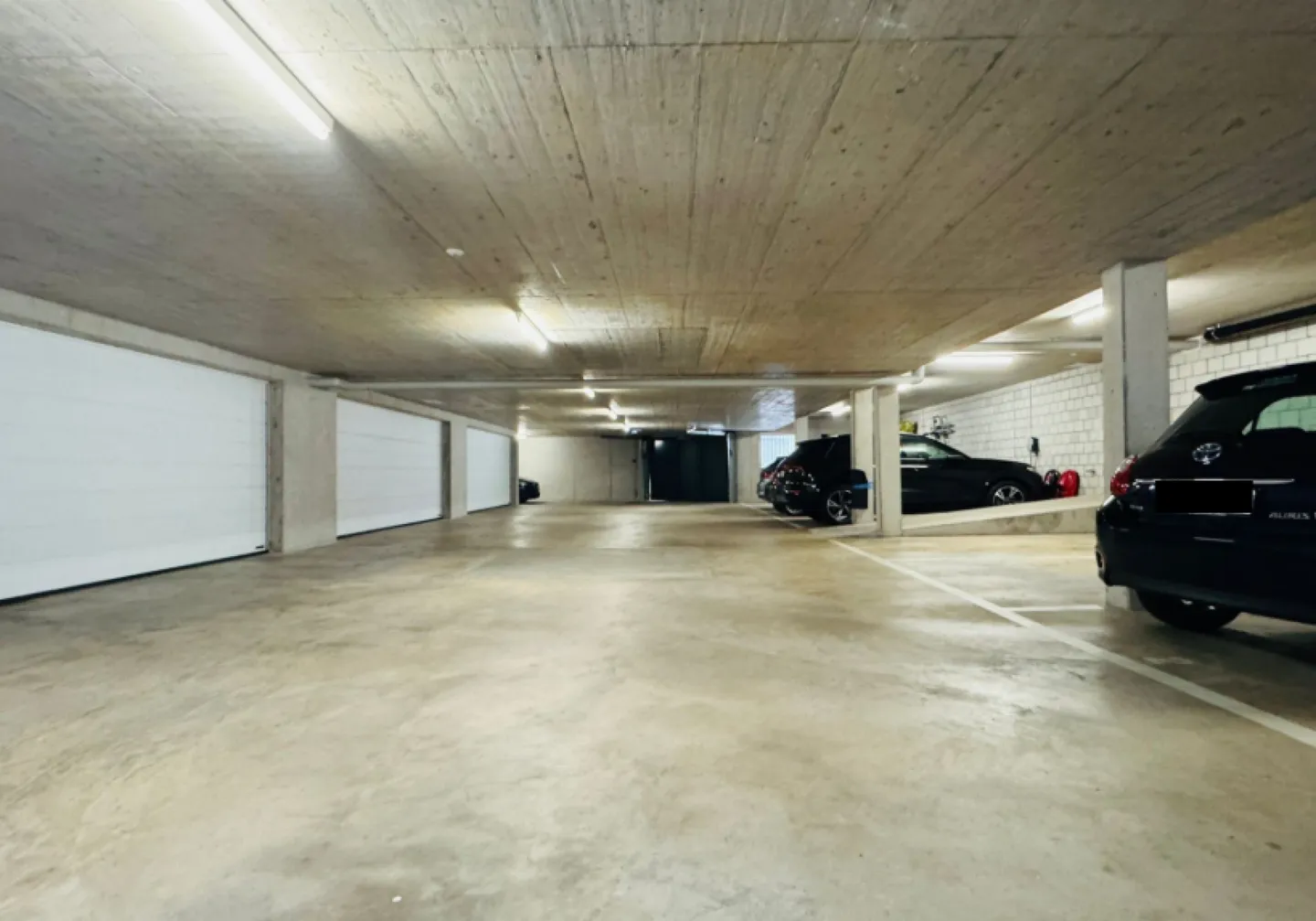 Family Dream with Garden: Bright 6.5-Room Apartment with Loggia and Garage - Photo 14 of 15