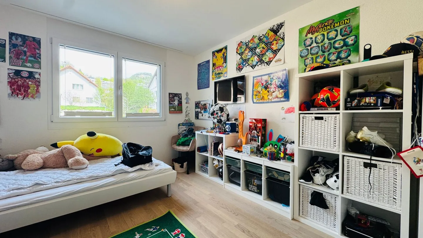 Family Dream with Garden: Bright 6.5-Room Apartment with Loggia and Garage - Photo 10 of 15