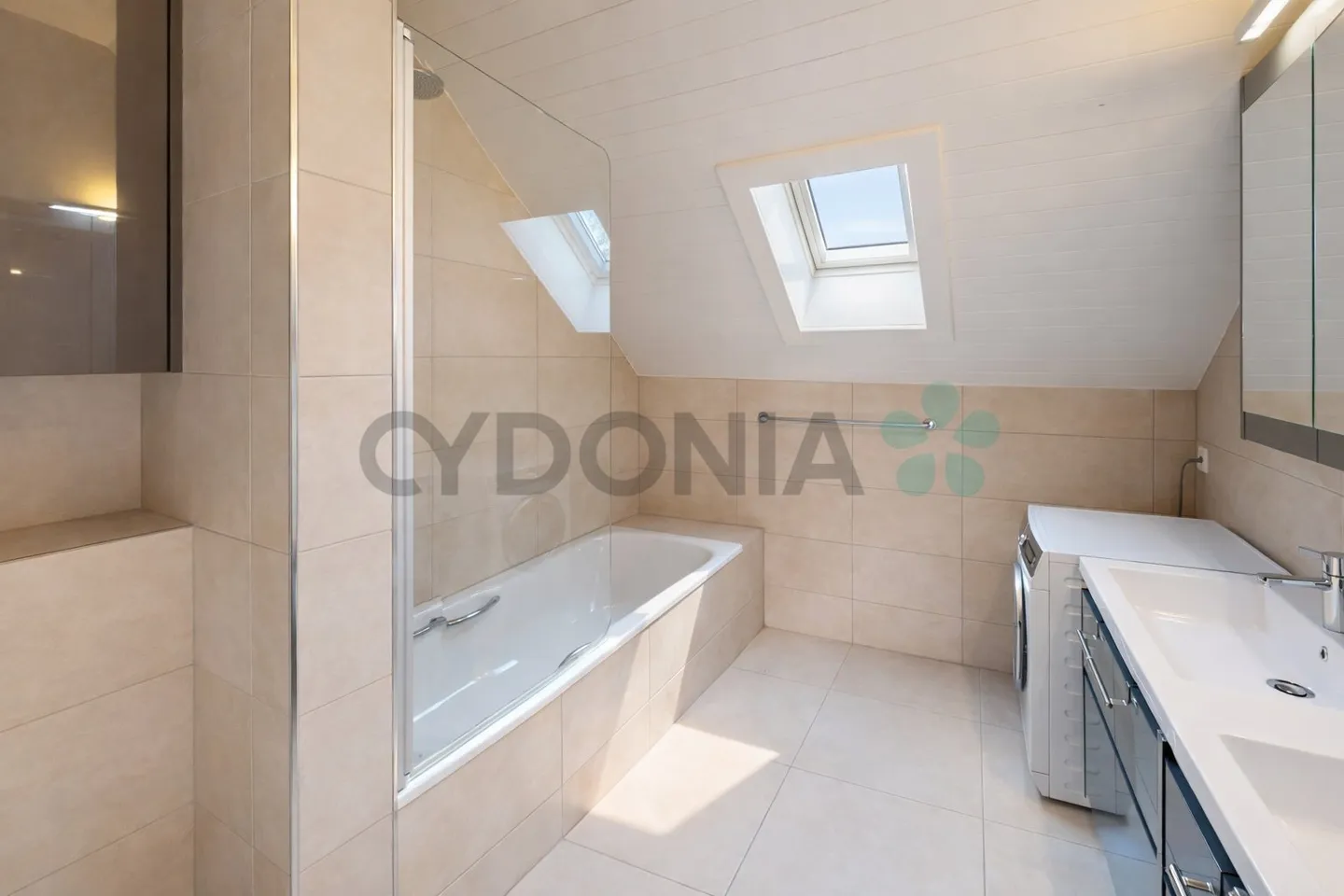 Charmant appartement mansardé avec vue dégagée - Photo 5 sur 6