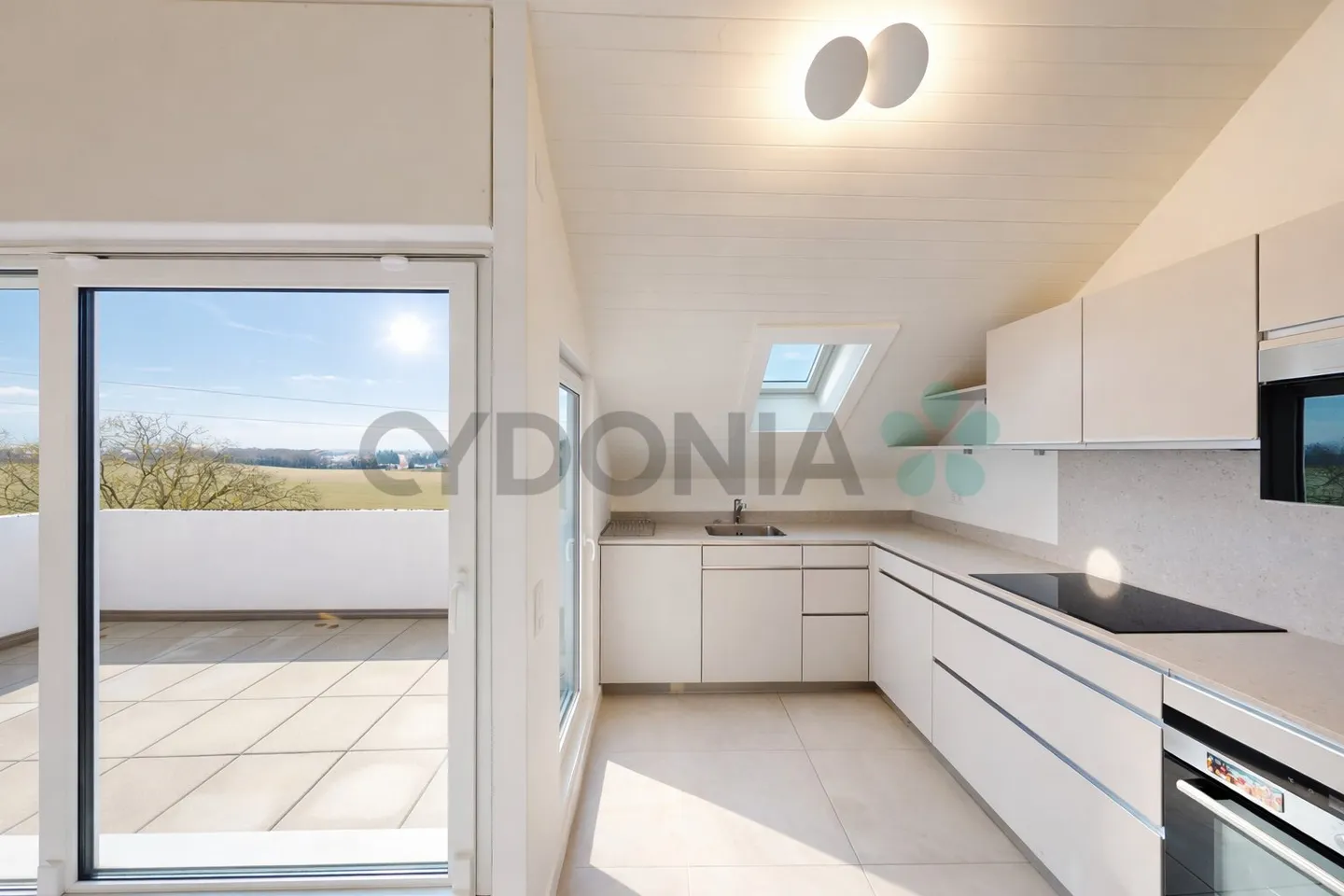 Charmant appartement mansardé avec vue dégagée - Photo 3 sur 6