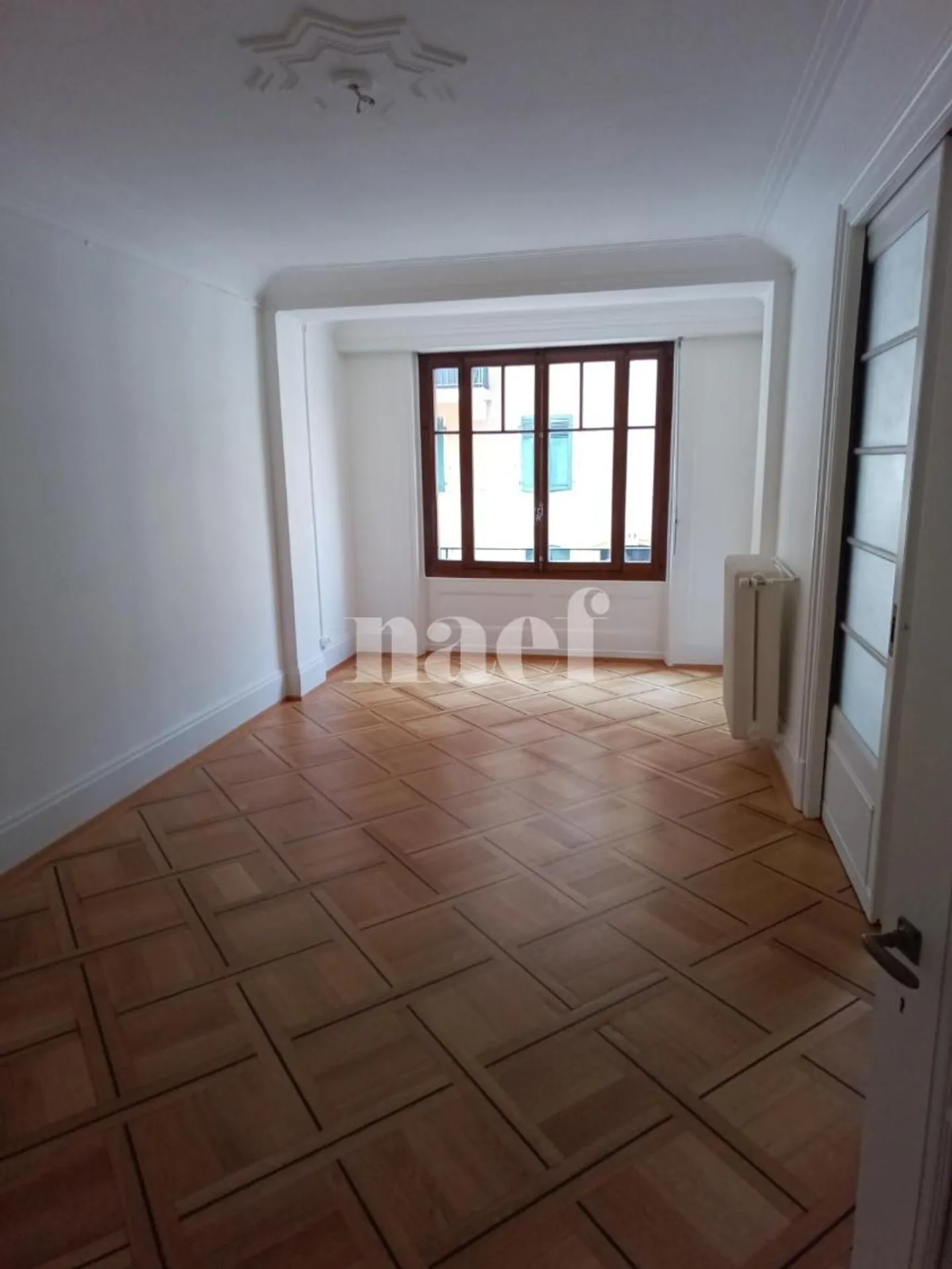 Spacious 3-room apartment with balcony for sale near the lake! - Photo 4 of 8
