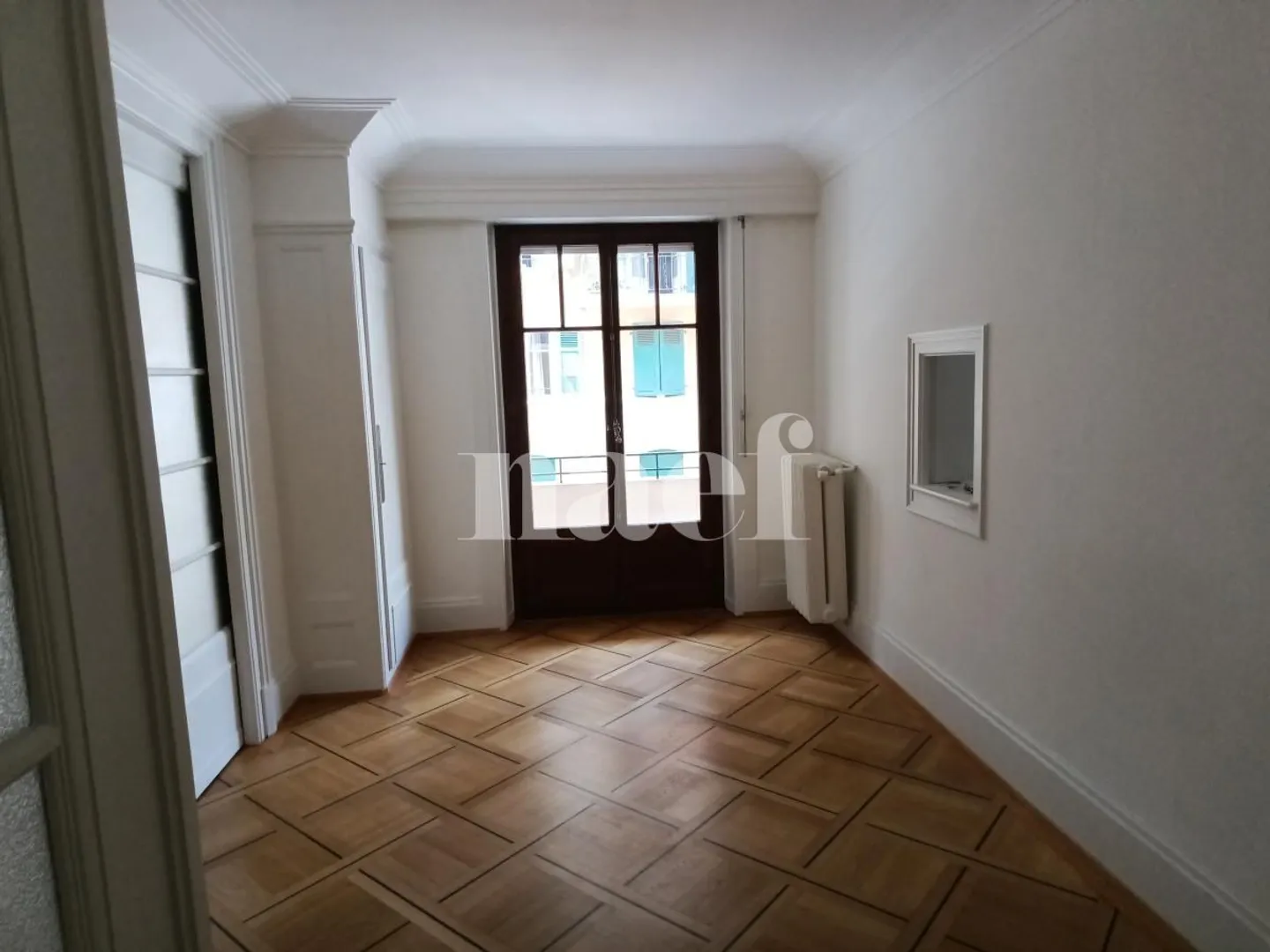 Spacious 3-room apartment with balcony for sale near the lake! - Photo 5 of 8