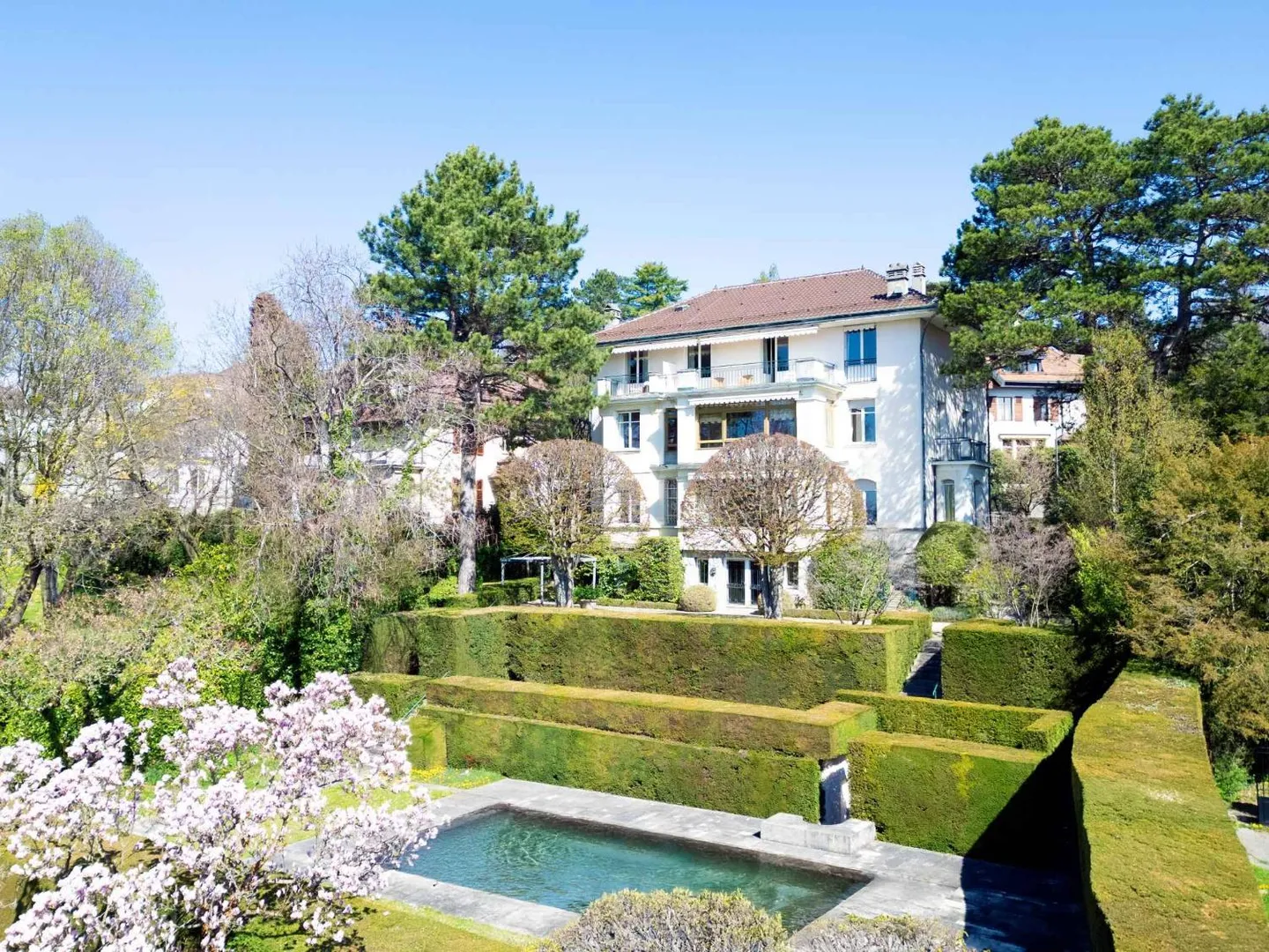 Propriété élégante avec vue dominante sur la ville et le lac Léman - Photo 2 sur 13