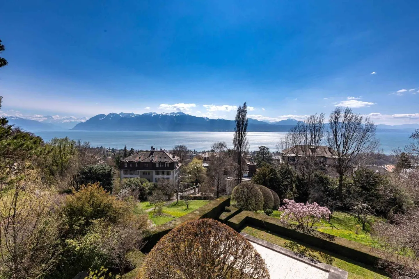 Propriété élégante avec vue dominante sur la ville et le lac Léman - Photo 13 sur 13