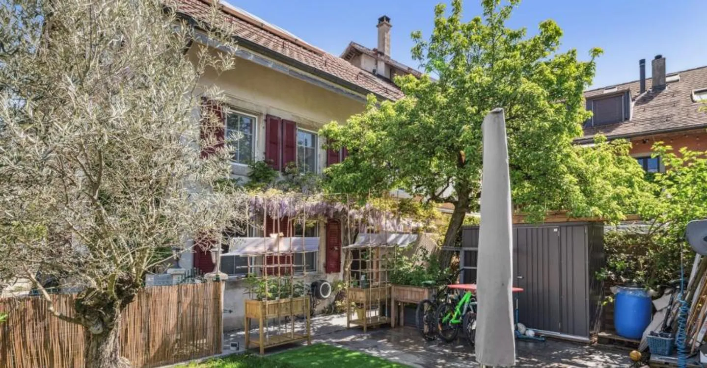 Casa familiare con ampio esterno e terrazza, vicino a Yverdon - Foto 1 di 9