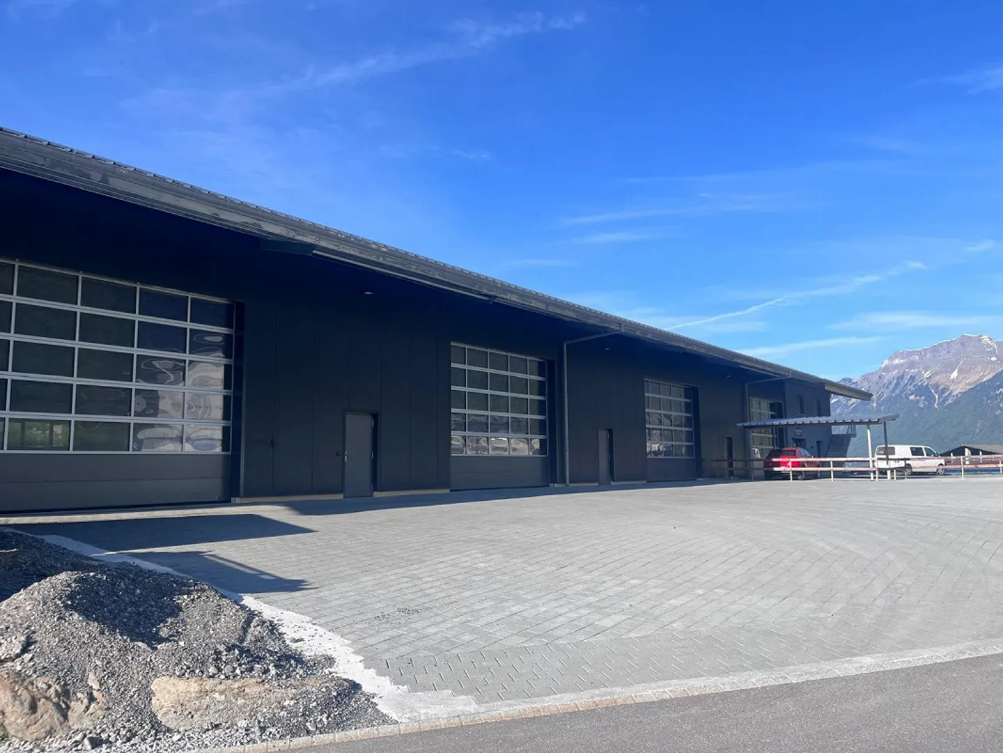 Vielseitige Gewerbefläche in Brienz - Foto 1 von 5