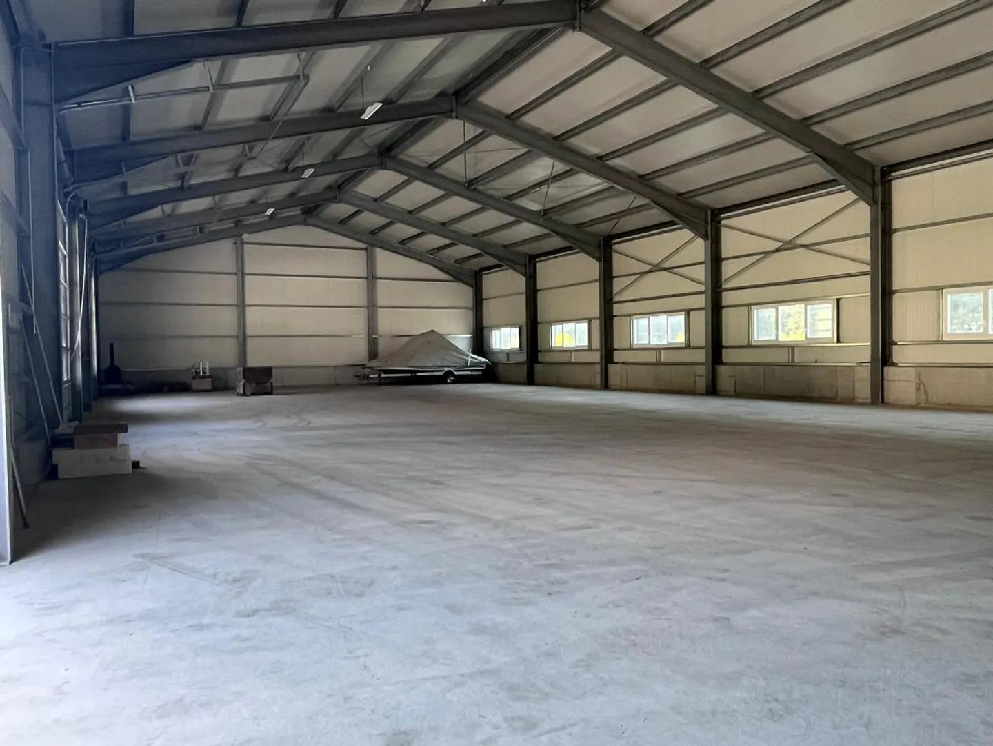 Vielseitige Gewerbefläche in Brienz - Foto 3 von 5