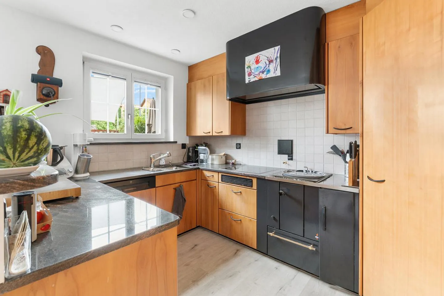 Jewel with Charm and Plenty of Space - Photo 4 of 18