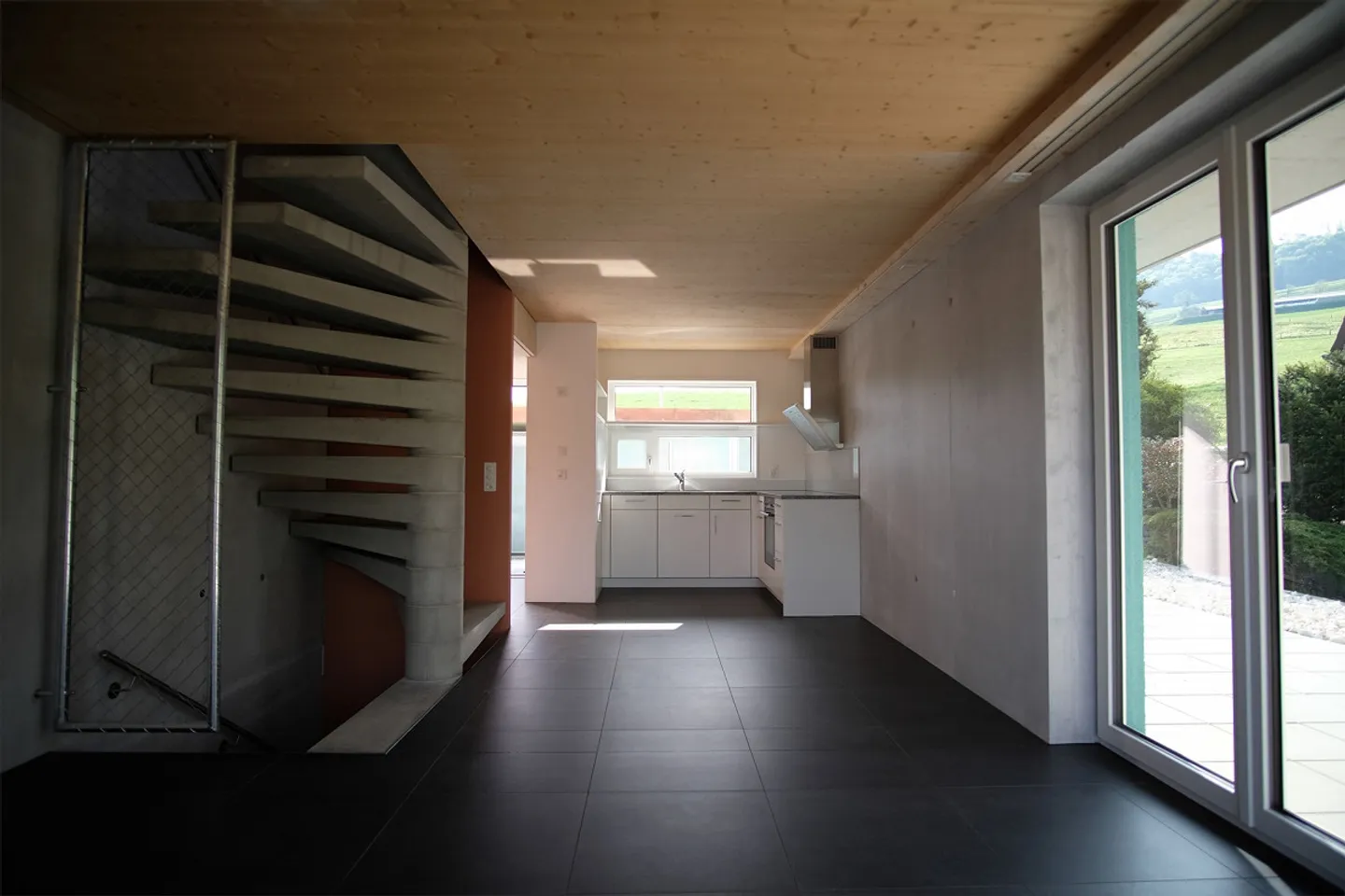 Appartement en rangée de 3 pièces à Arisdorf dans un emplacement ensoleillé et calme - Photo 3 sur 9