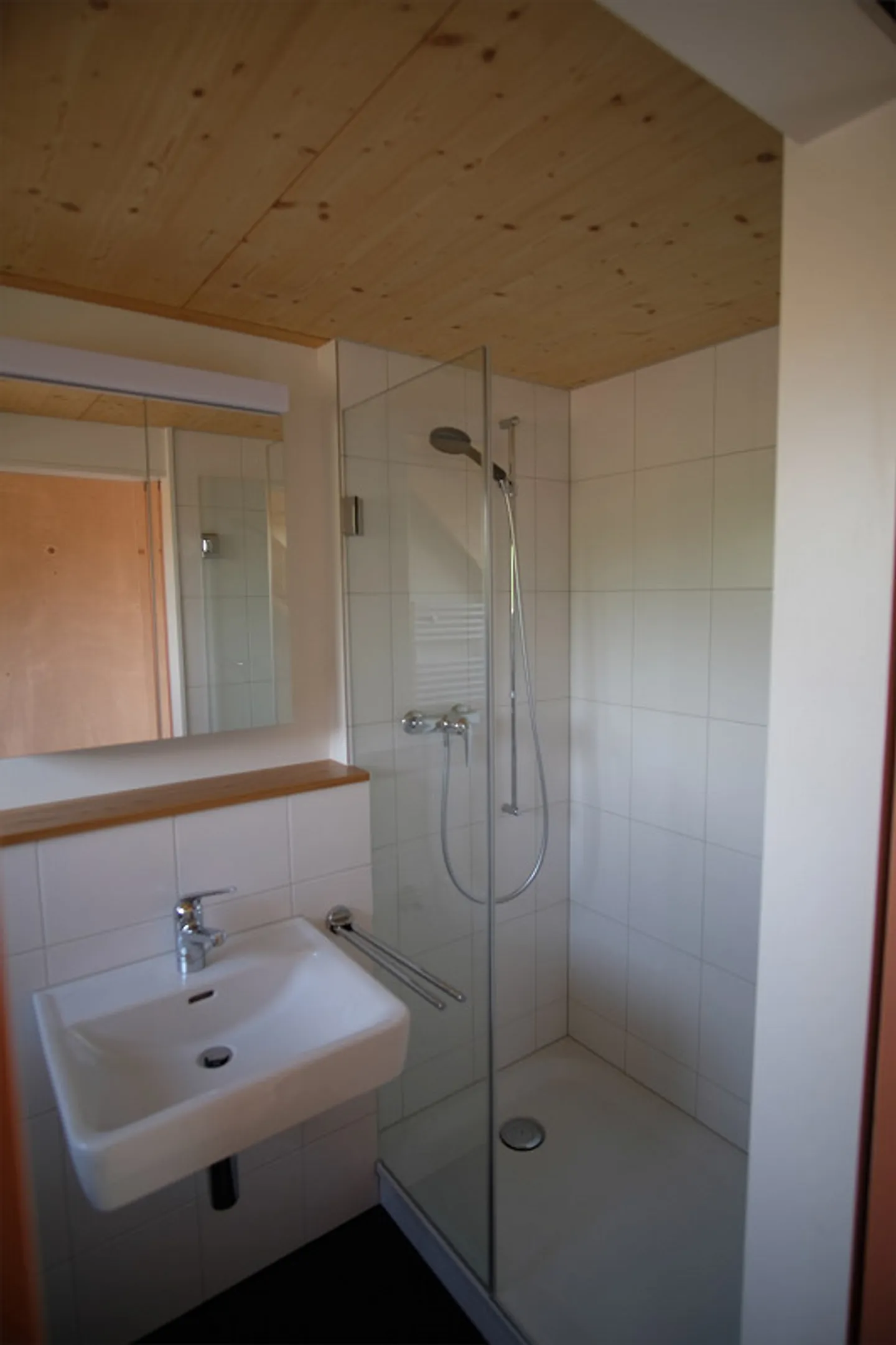 Appartement en rangée de 3 pièces à Arisdorf dans un emplacement ensoleillé et calme - Photo 7 sur 9