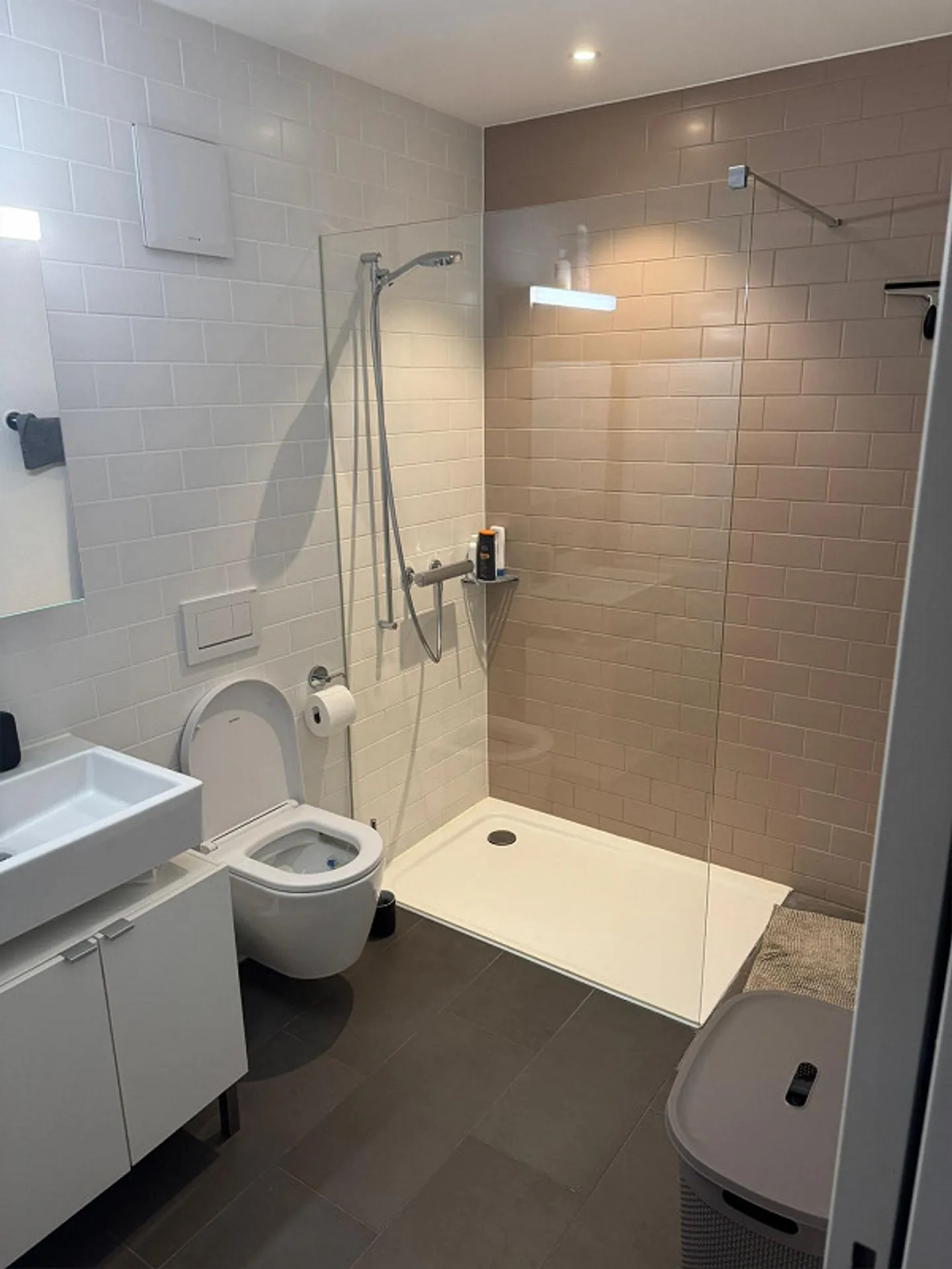 Arriving in Henau: Here is your new home on the 1st floor - Photo 9 of 10