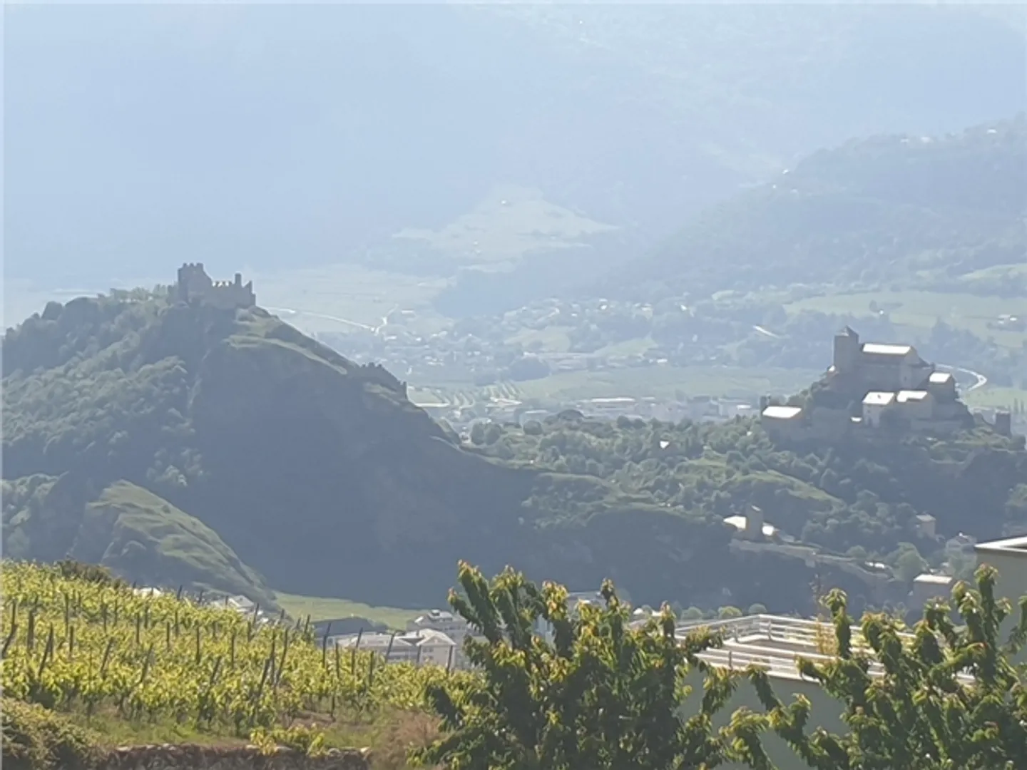 «SION La città ai tuoi piedi - Appartamento nuovo con terrazza e giardino» - Foto 2 di 13