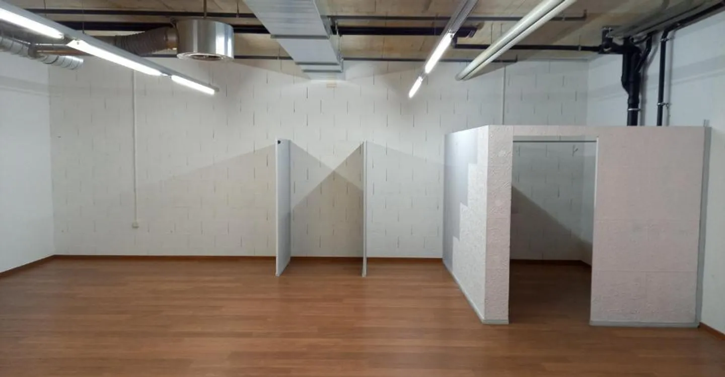 Spazio commerciale di 55 m² Passaggio strategico al Centro Cormanon - Foto 2 di 4