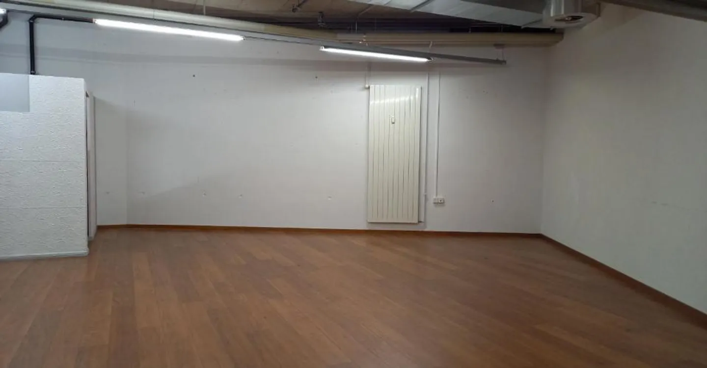 Spazio commerciale di 55 m² Passaggio strategico al Centro Cormanon - Foto 4 di 4