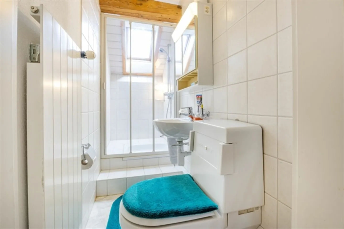 «Freistehendes 7.5-Zimmer-Bauernhaus mit grosser Scheune, Garage und herrlichem Weitblick über die Felder» - Foto 17 von 20