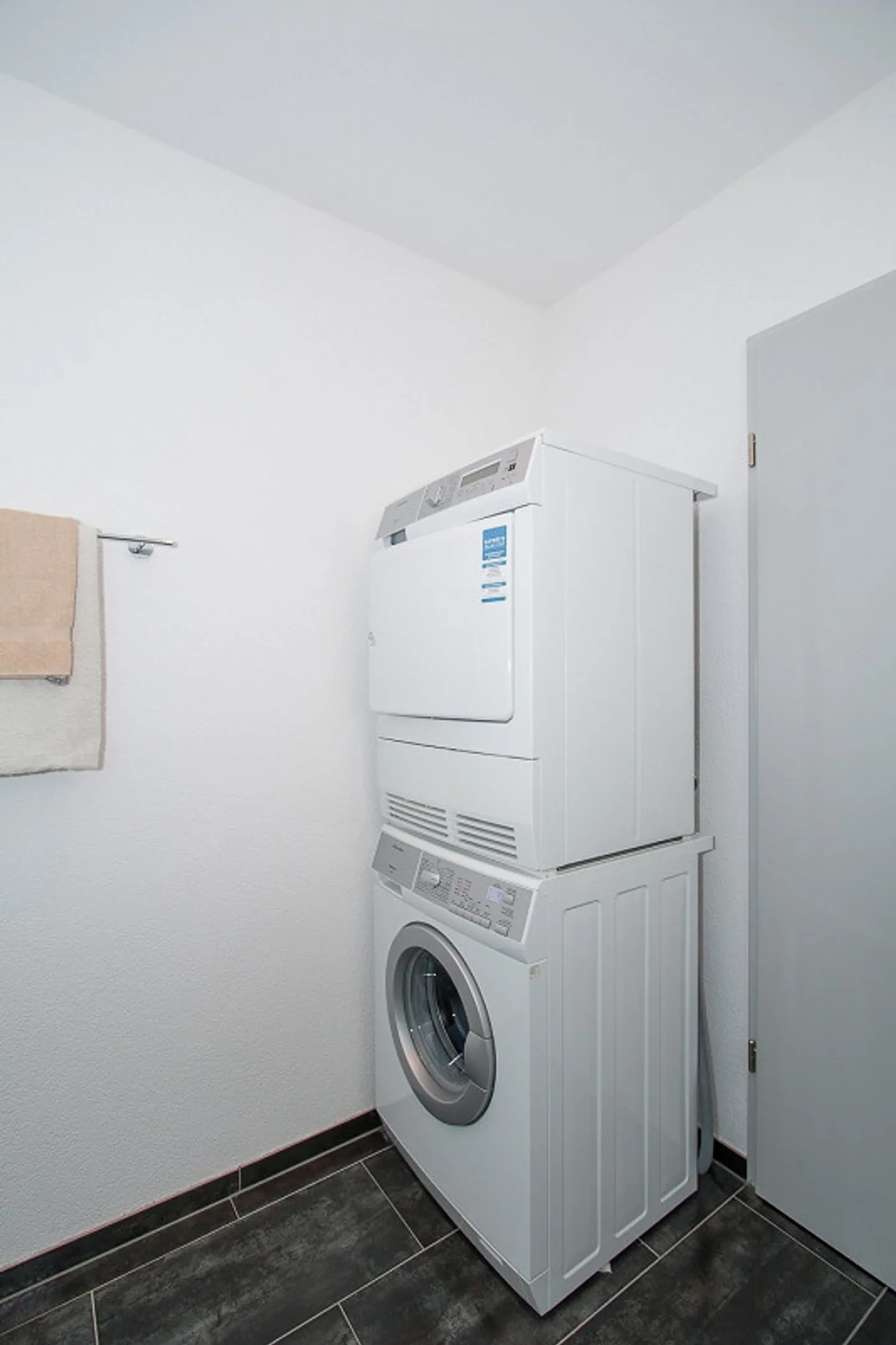 Modern, spacious 2½-room apartment in a quiet location - Photo 6 of 8