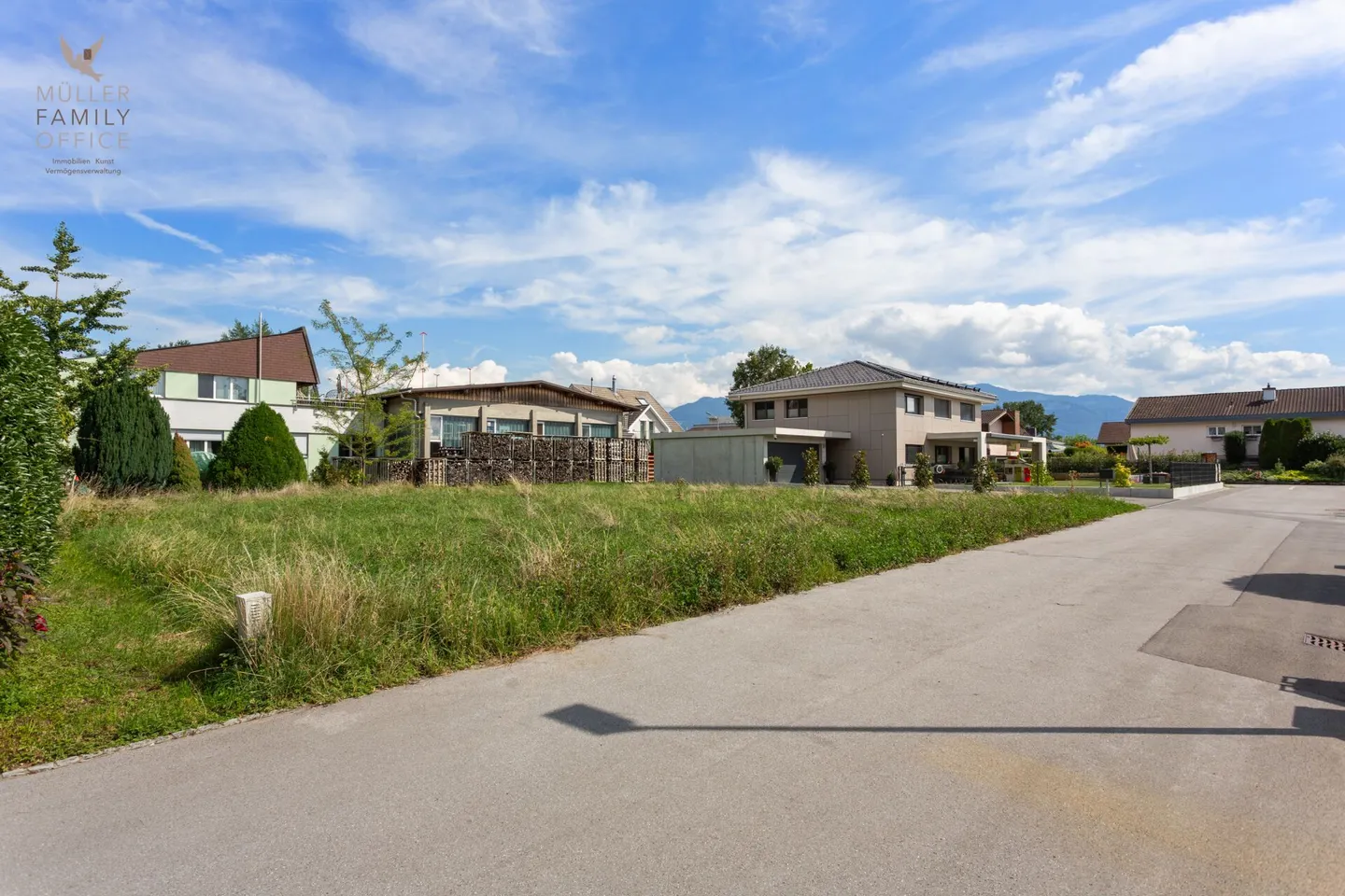 Attraente lotto edificabile di 700 m2 in una zona residenziale tranquilla - Foto 11 di 13