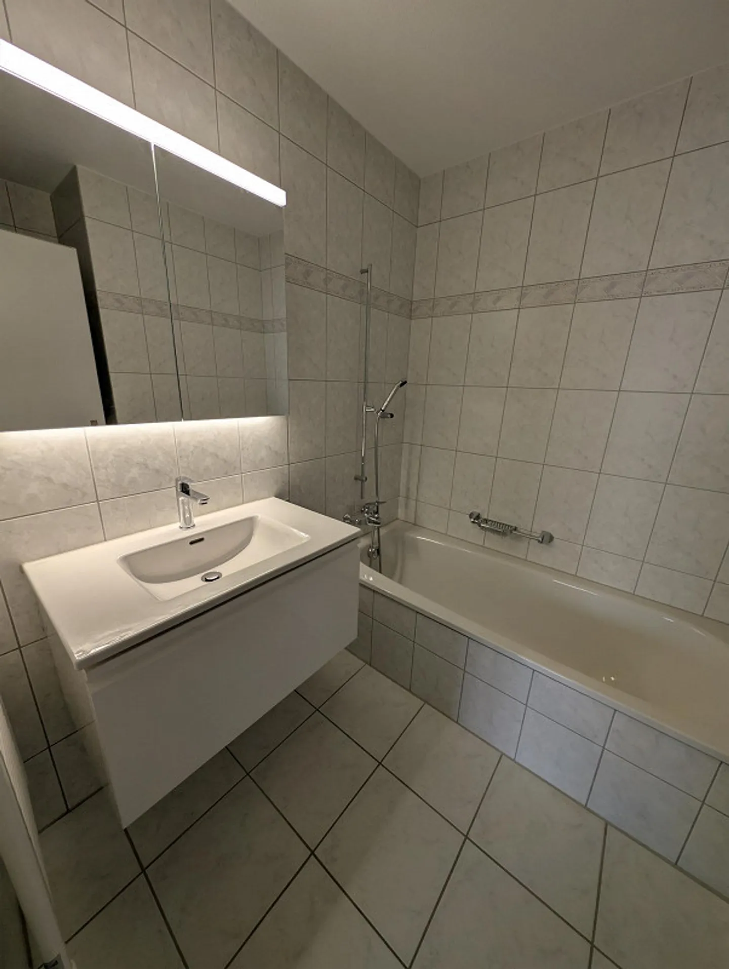 Wunderschöne Attika Wohnung mit Terrasse - Foto 11 von 27