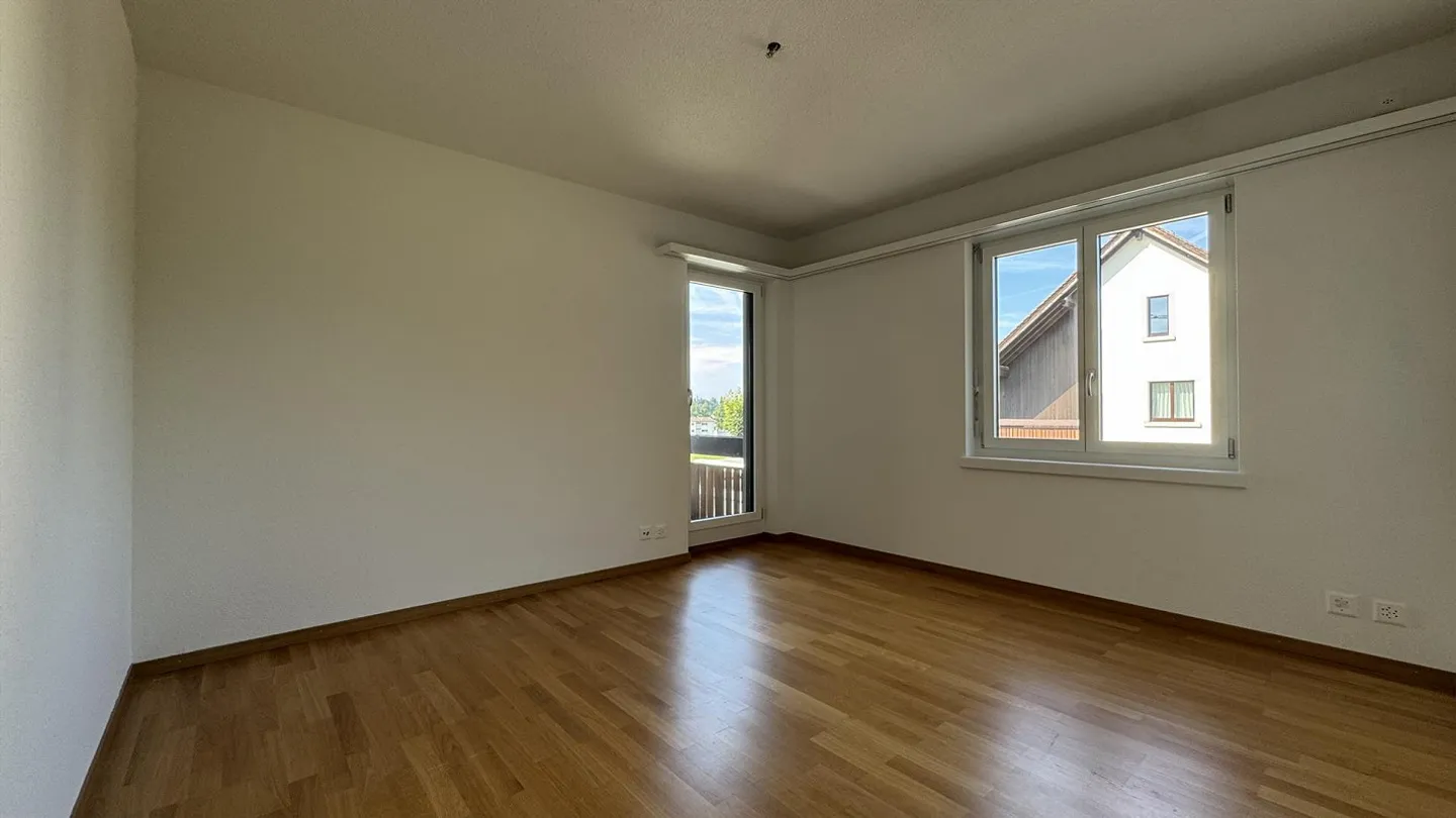 Spaziosa casa familiare bifamiliare di 6,5 stanze - Foto 3 di 11