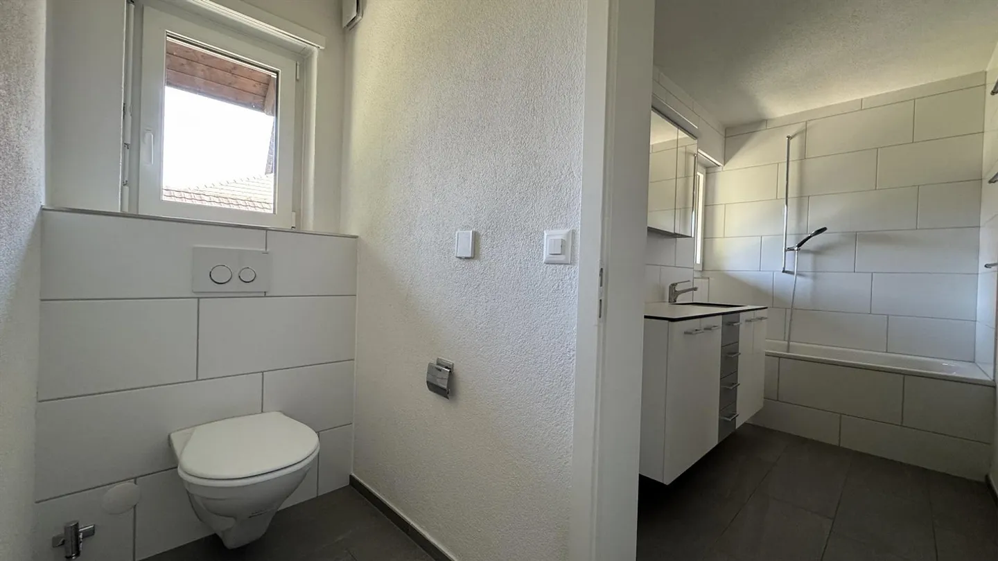 Spaziosa casa familiare bifamiliare di 6,5 stanze - Foto 7 di 11