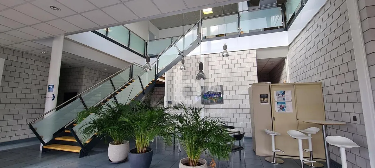 IDEAL FÜR BÜRO ODER GEWERBLICHE TÄTIGKEIT - Foto 4 von 5
