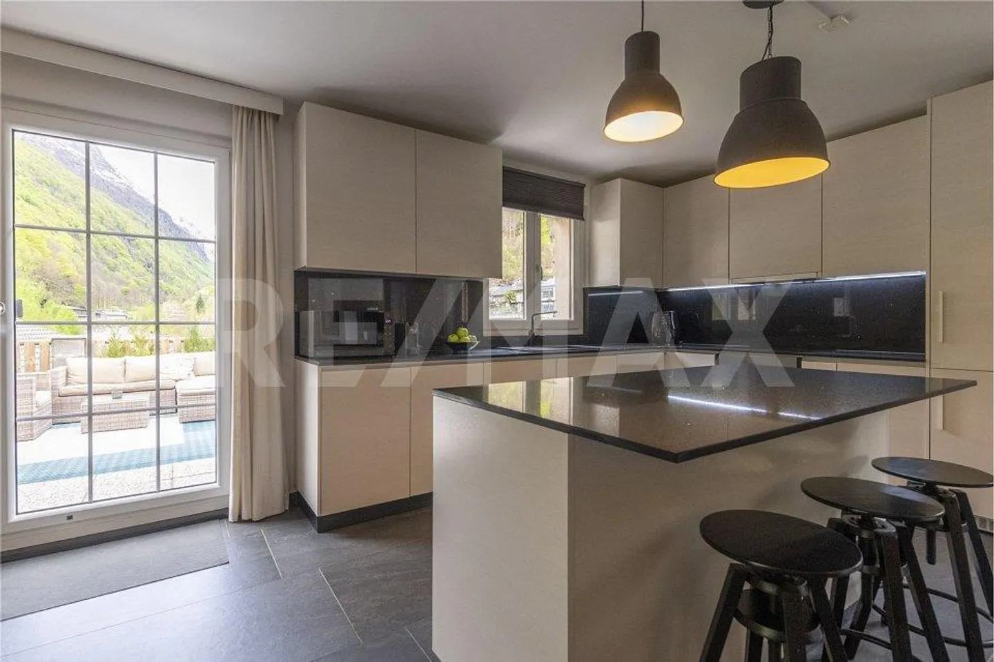 Villetta con piscina - Foto 5 di 13