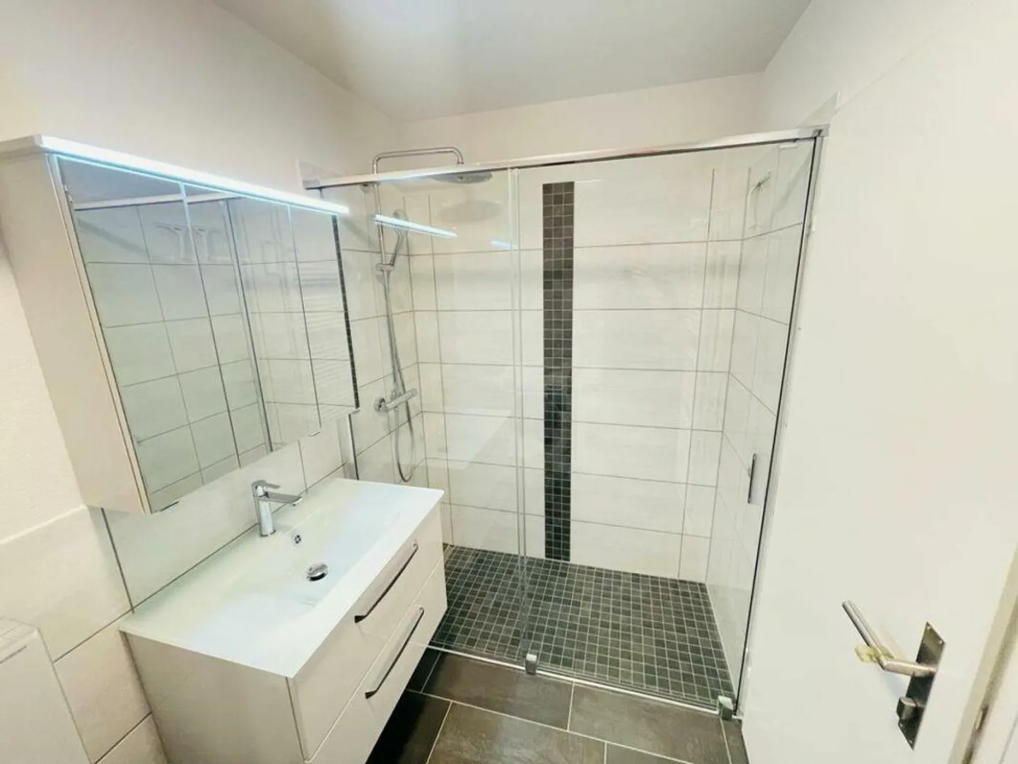 Renovated 3.5 Room Apartment in Herblingen - Photo 6 of 11