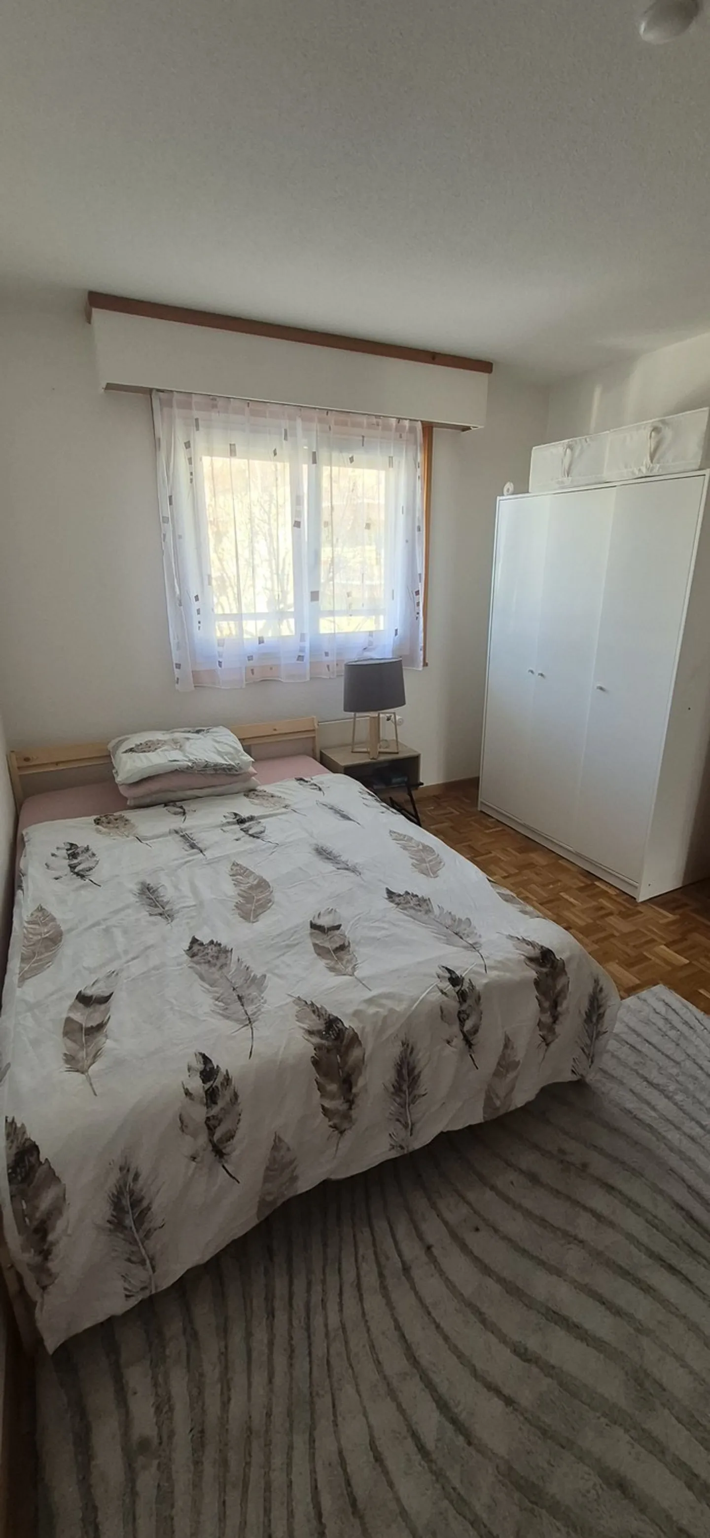 Chambre à Louer avec Vue sur le Lac - Photo 1 sur 8