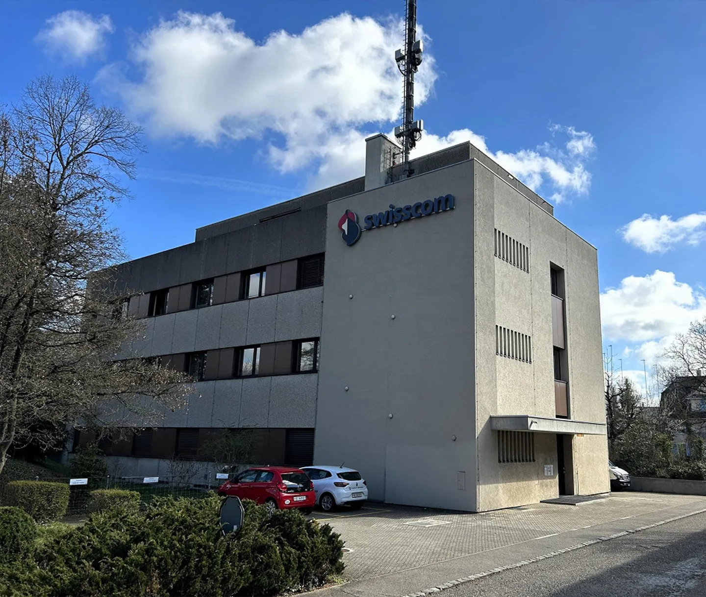 Commercial Spaces in Sissach - Ideal for Office and Business - Photo 1 of 5