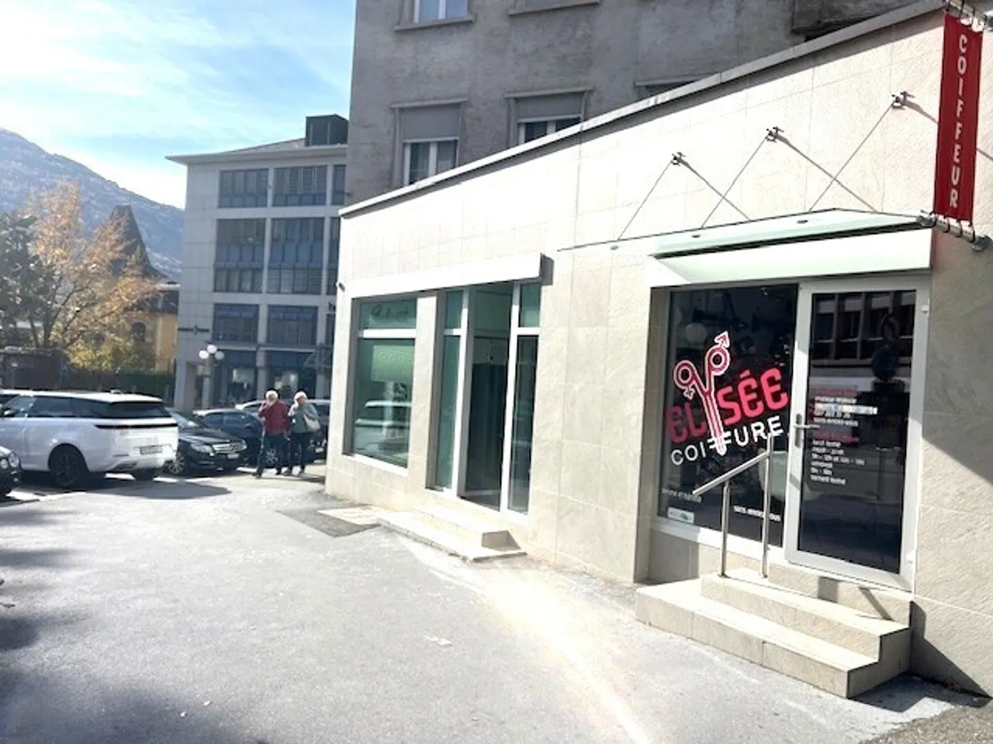 SION, salon de coiffure de 21 m2 
au coeur de la ville - Photo 1 sur 9