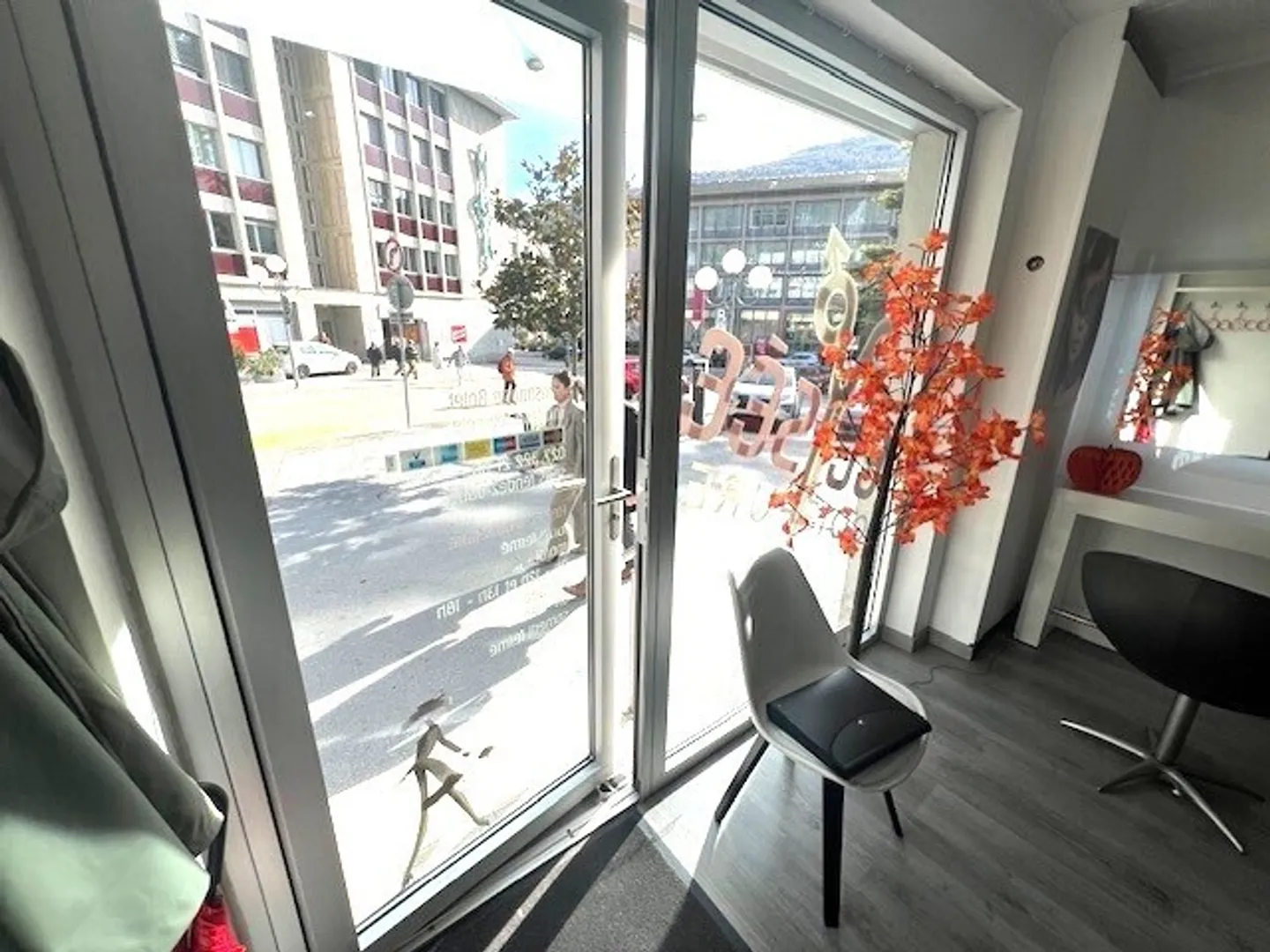 SION, salon de coiffure de 21 m2 
au coeur de la ville - Photo 2 sur 9