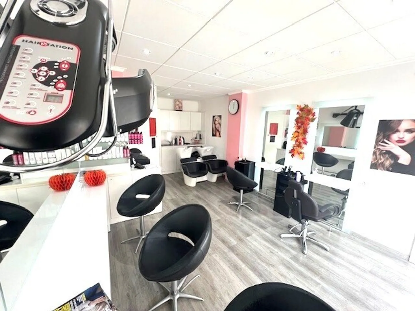 SION, salon de coiffure de 21 m2 
au coeur de la ville - Photo 3 sur 9