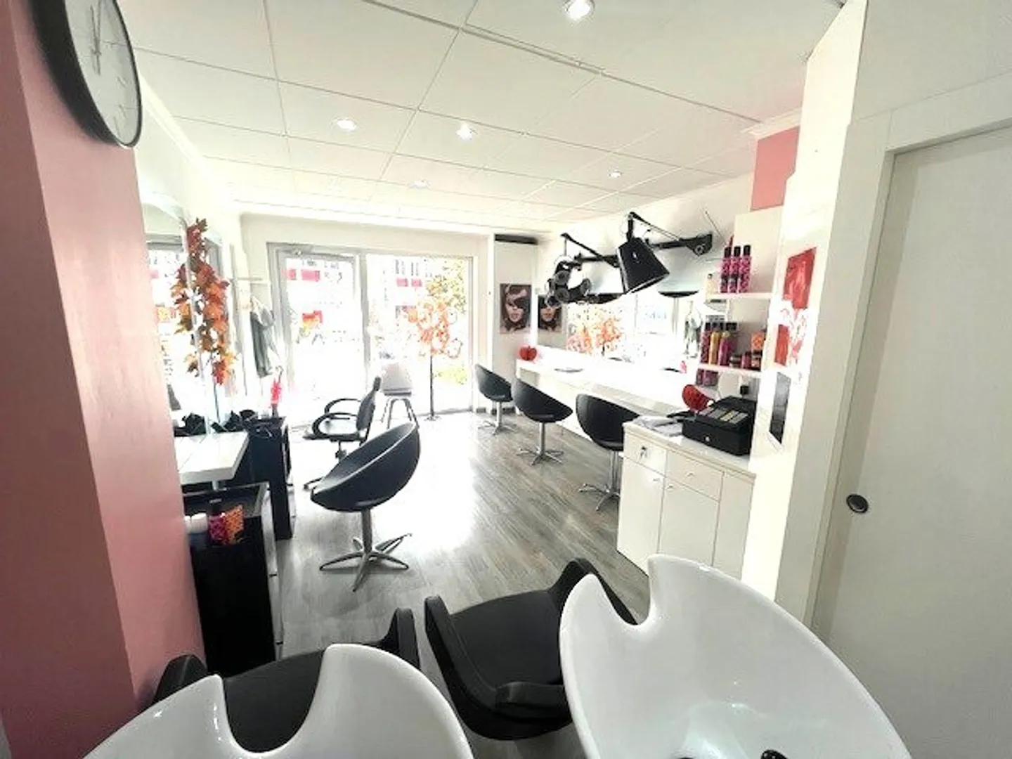 SION, salon de coiffure de 21 m2 
au coeur de la ville - Photo 5 sur 9