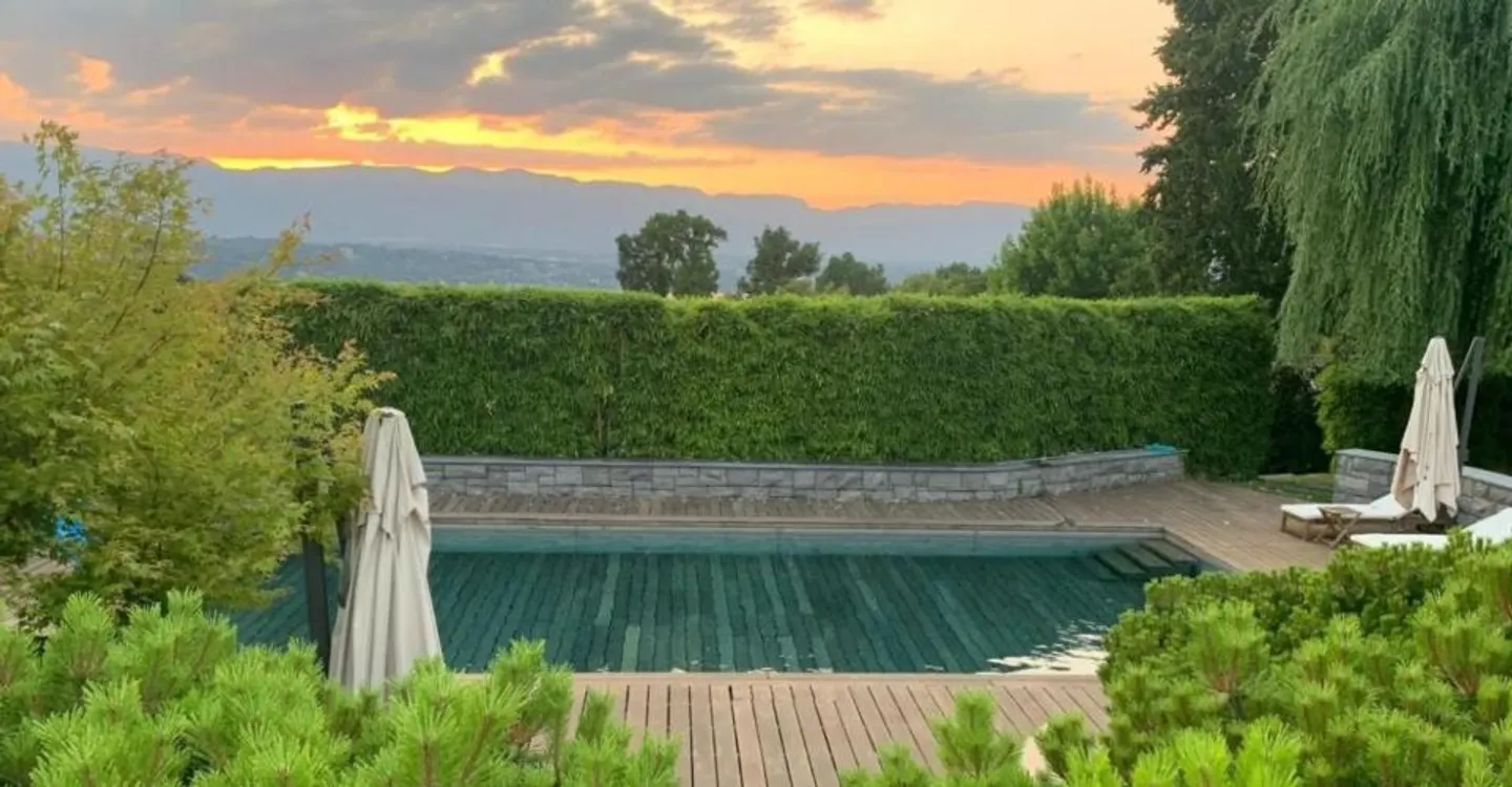 Villa di Lusso con Vista Lago - Foto 2 di 3