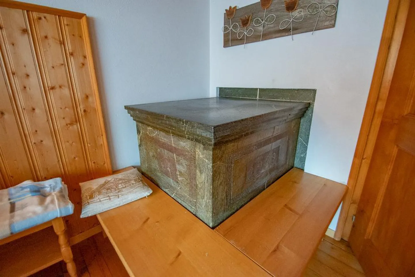 Spacious apartment with workshop at an amazing price! - Photo 2 of 9