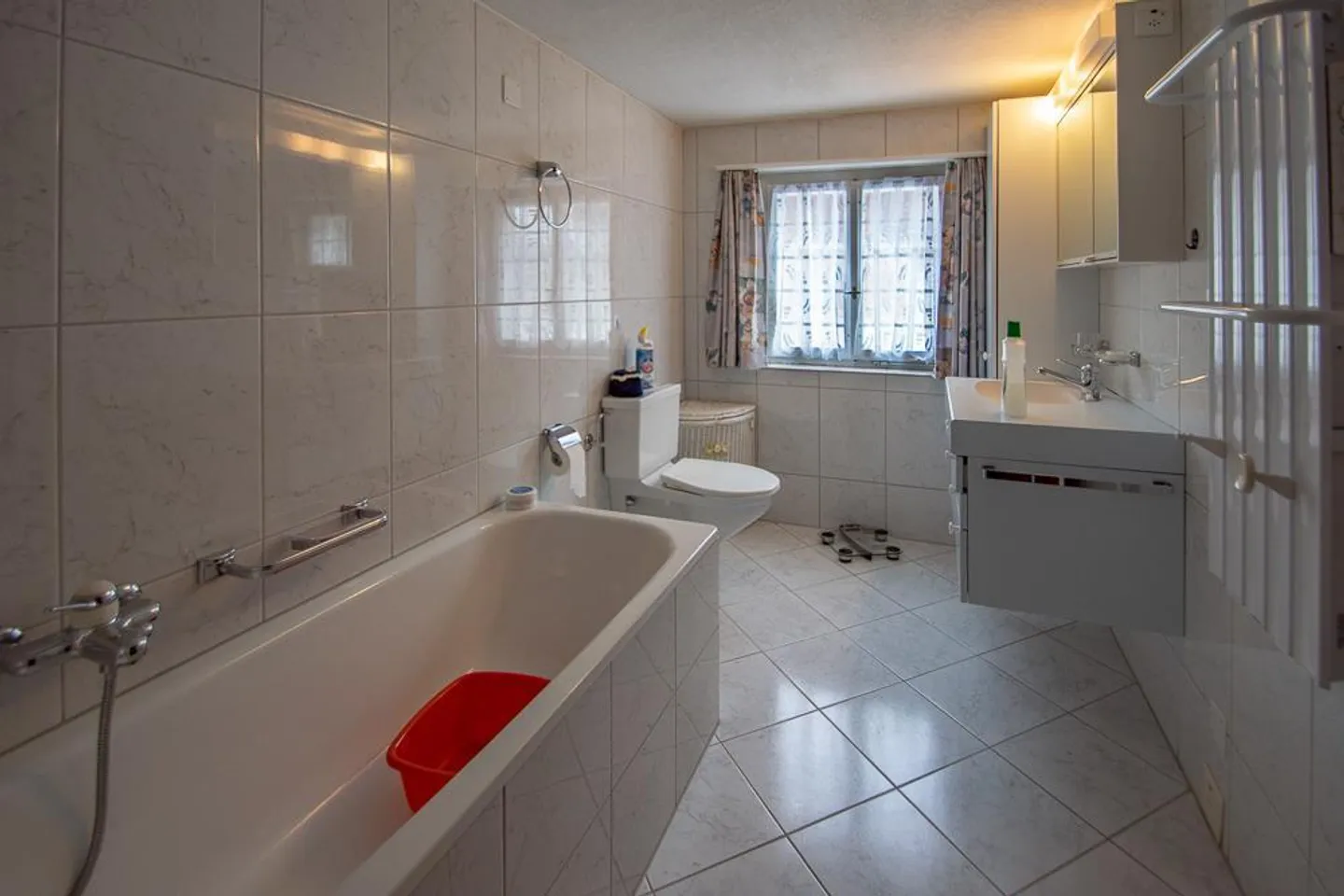 Spacious apartment with workshop at an amazing price! - Photo 3 of 9